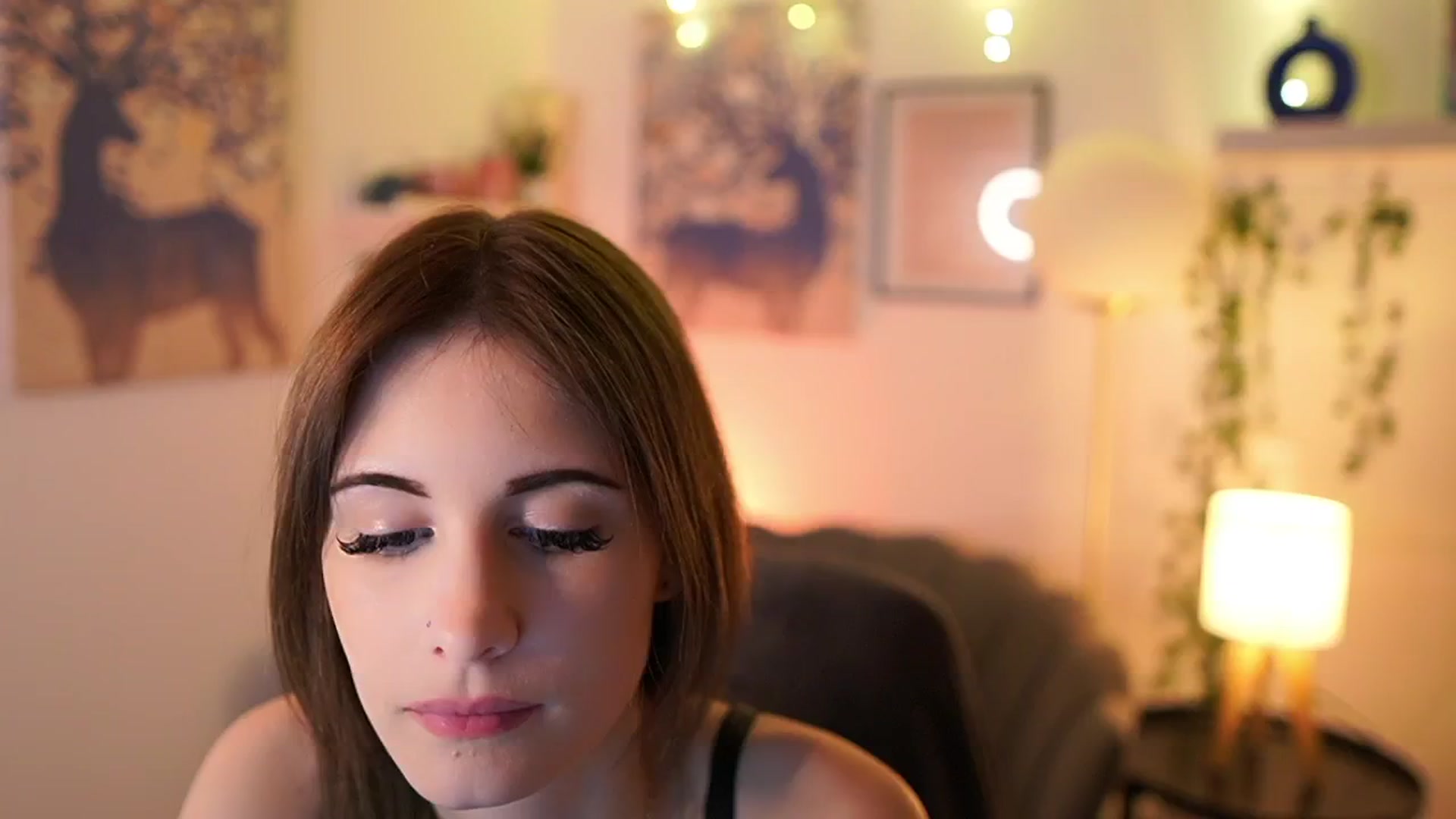 Gallery image thumbnail from Ellie_Shae's myfreecams stream on, 02/01/2025, 17:21 image 7 of 20