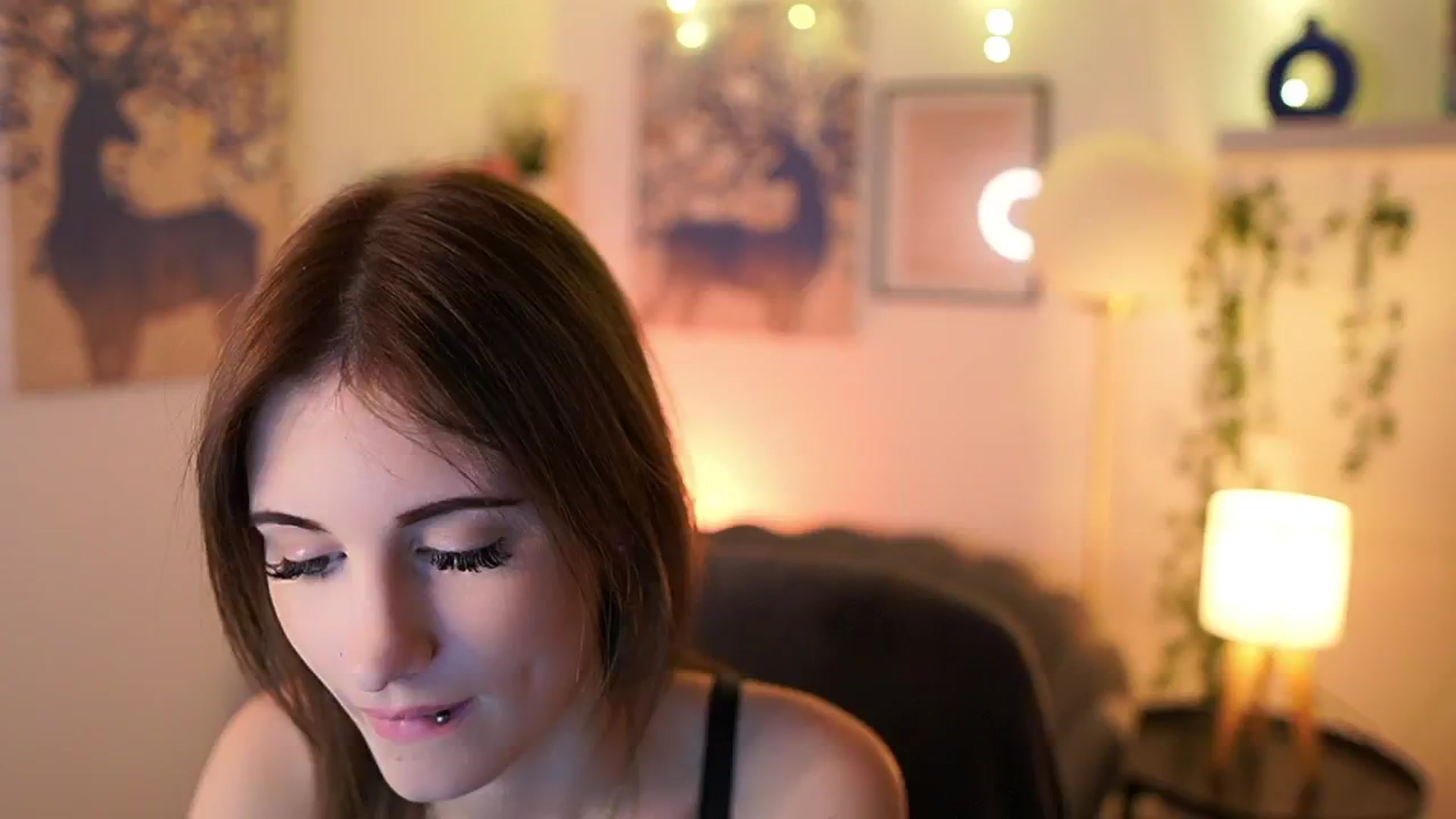 Gallery image thumbnail from Ellie_Shae's myfreecams stream on, 02/01/2025, 17:21 image 8 of 20