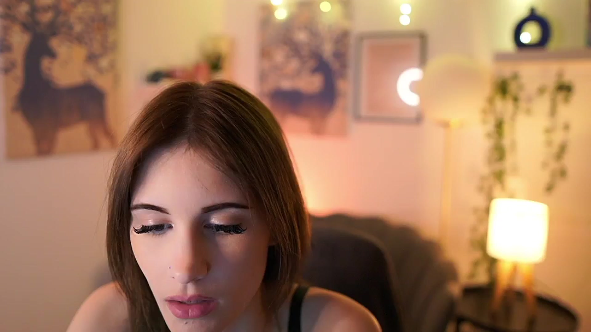 Gallery image thumbnail from Ellie_Shae's myfreecams stream on, 02/01/2025, 17:21 image 6 of 20