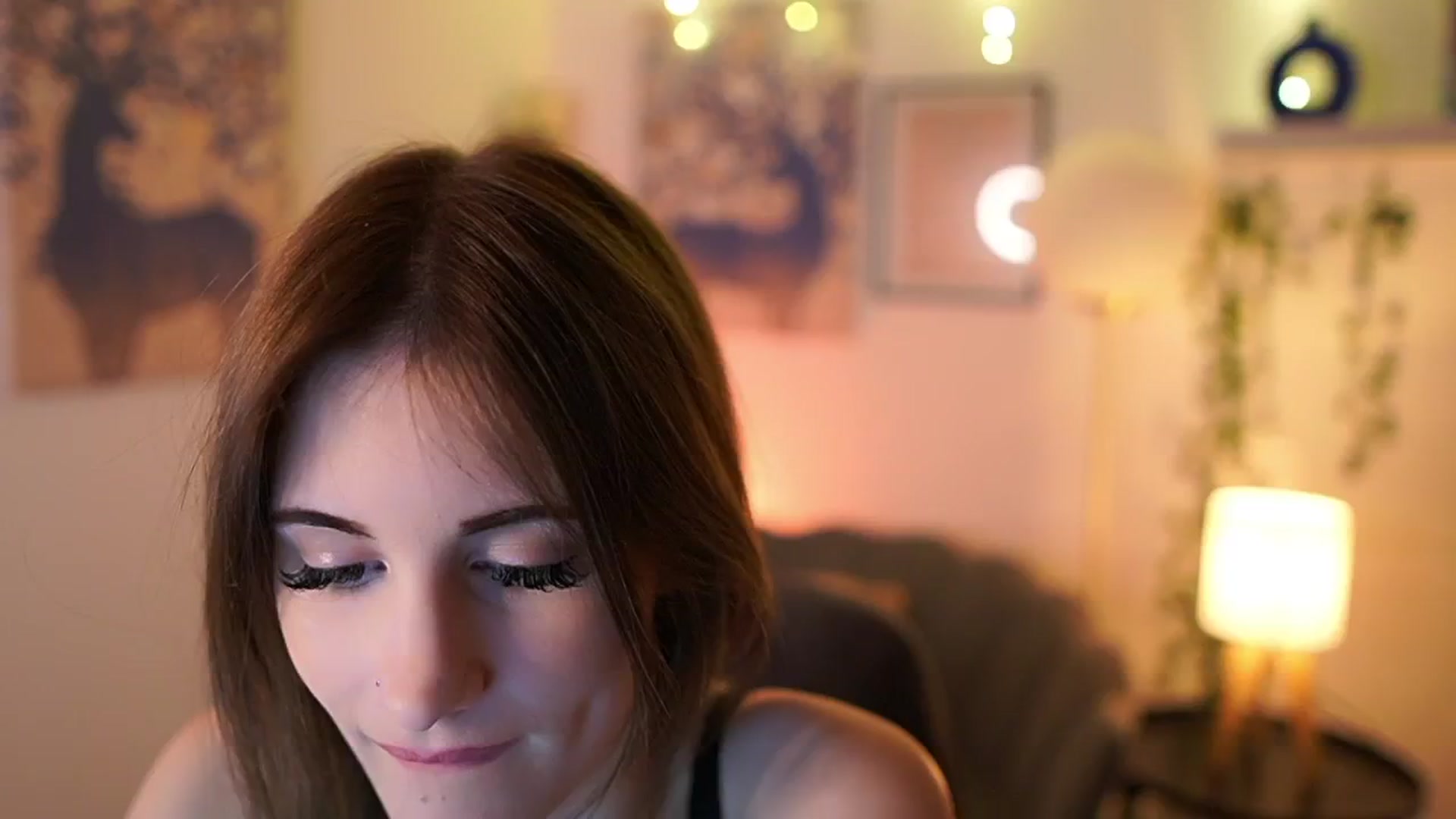 Gallery image thumbnail from Ellie_Shae's myfreecams stream on, 02/01/2025, 17:21 image 2 of 20