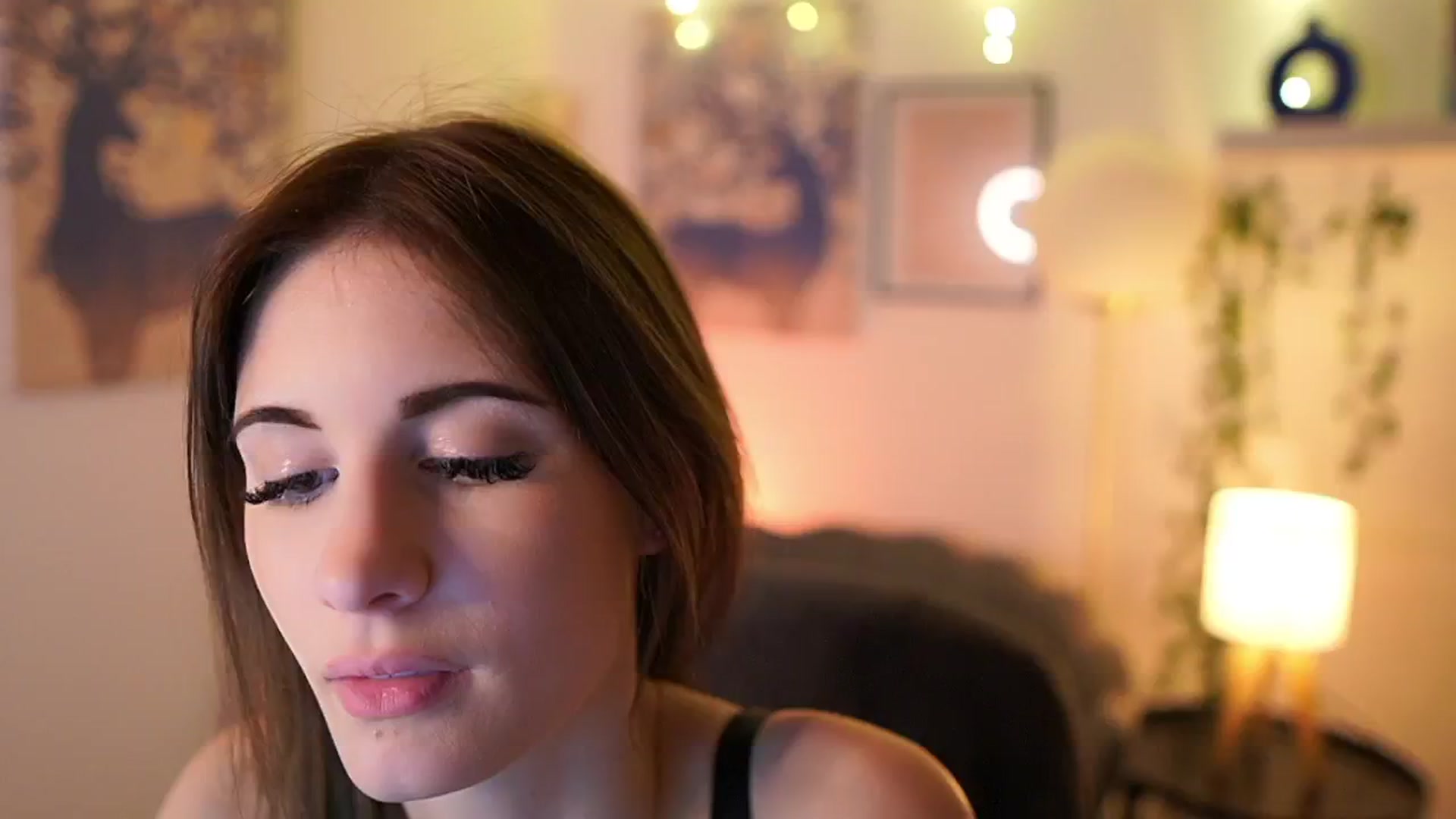 Gallery image thumbnail from Ellie_Shae's myfreecams stream on, 02/01/2025, 19:03 image 4 of 20