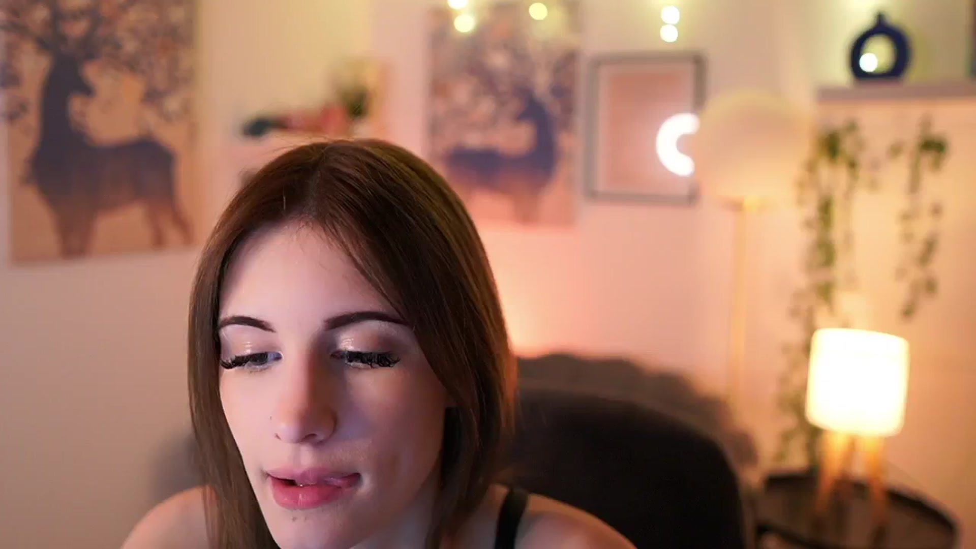 Gallery image thumbnail from Ellie_Shae's myfreecams stream on, 02/01/2025, 19:03 image 17 of 20