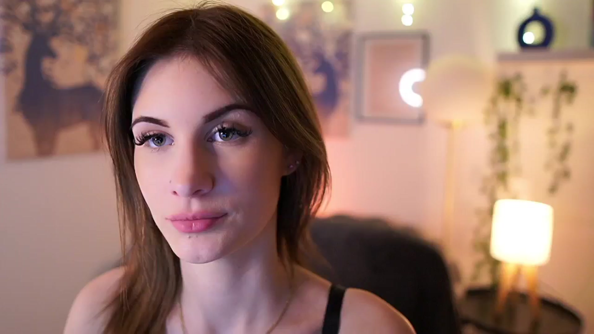 Gallery image thumbnail from Ellie_Shae's myfreecams stream on, 02/01/2025, 19:03 image 8 of 20