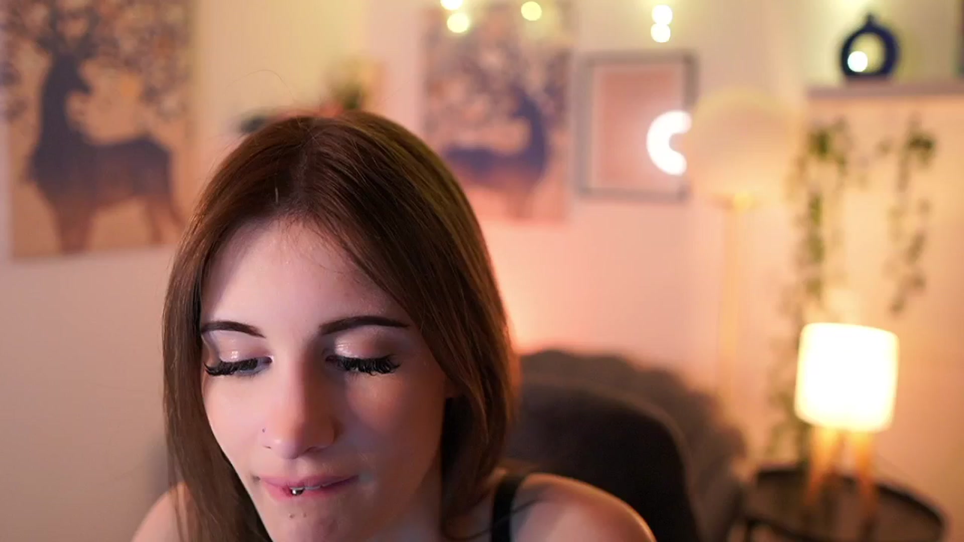 Gallery image thumbnail from Ellie_Shae's myfreecams stream on, 02/01/2025, 19:03 image 15 of 20