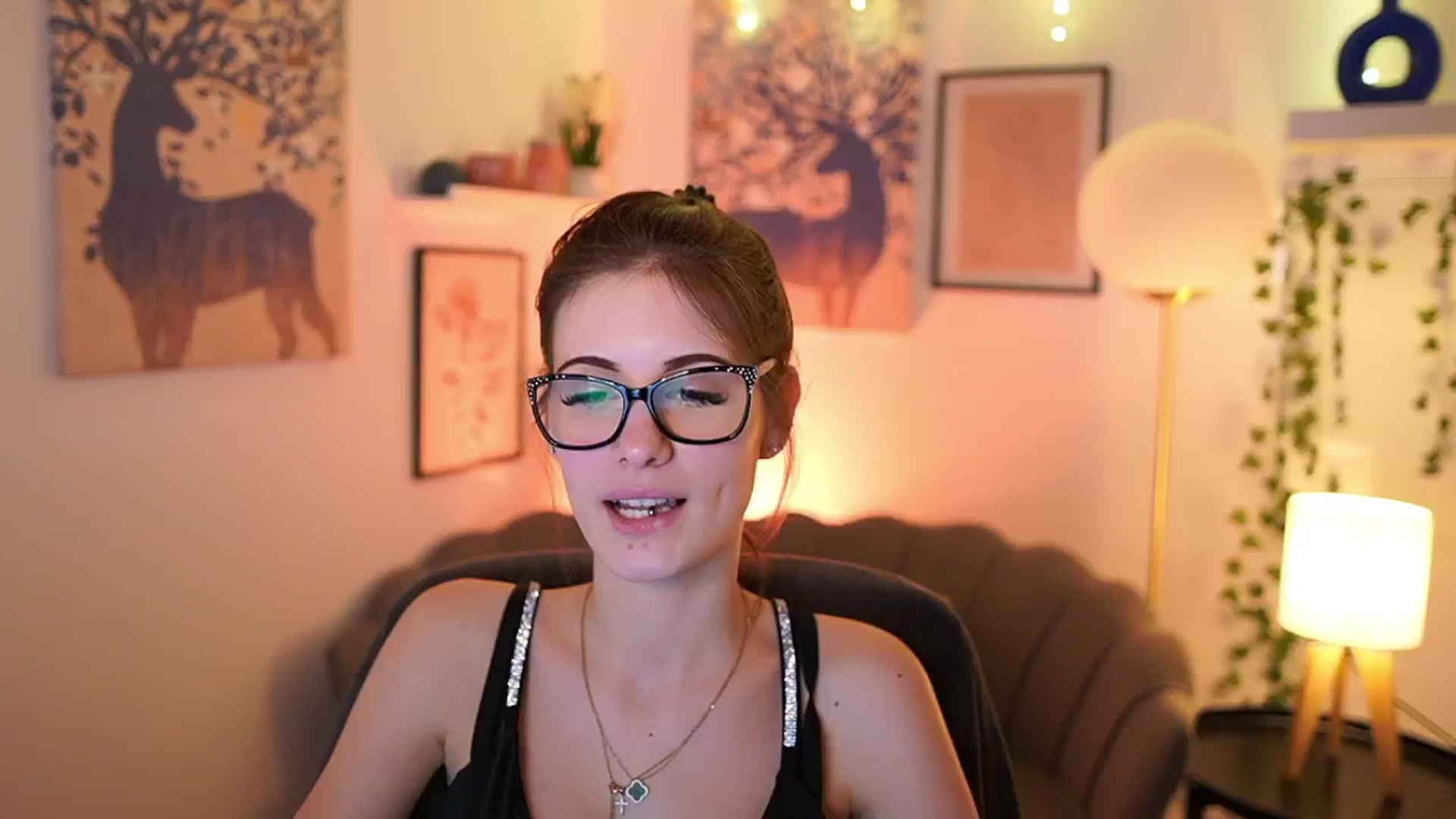 Gallery image thumbnail from Ellie_Shae's myfreecams stream on, 02/02/2025, 19:02 image 14 of 20
