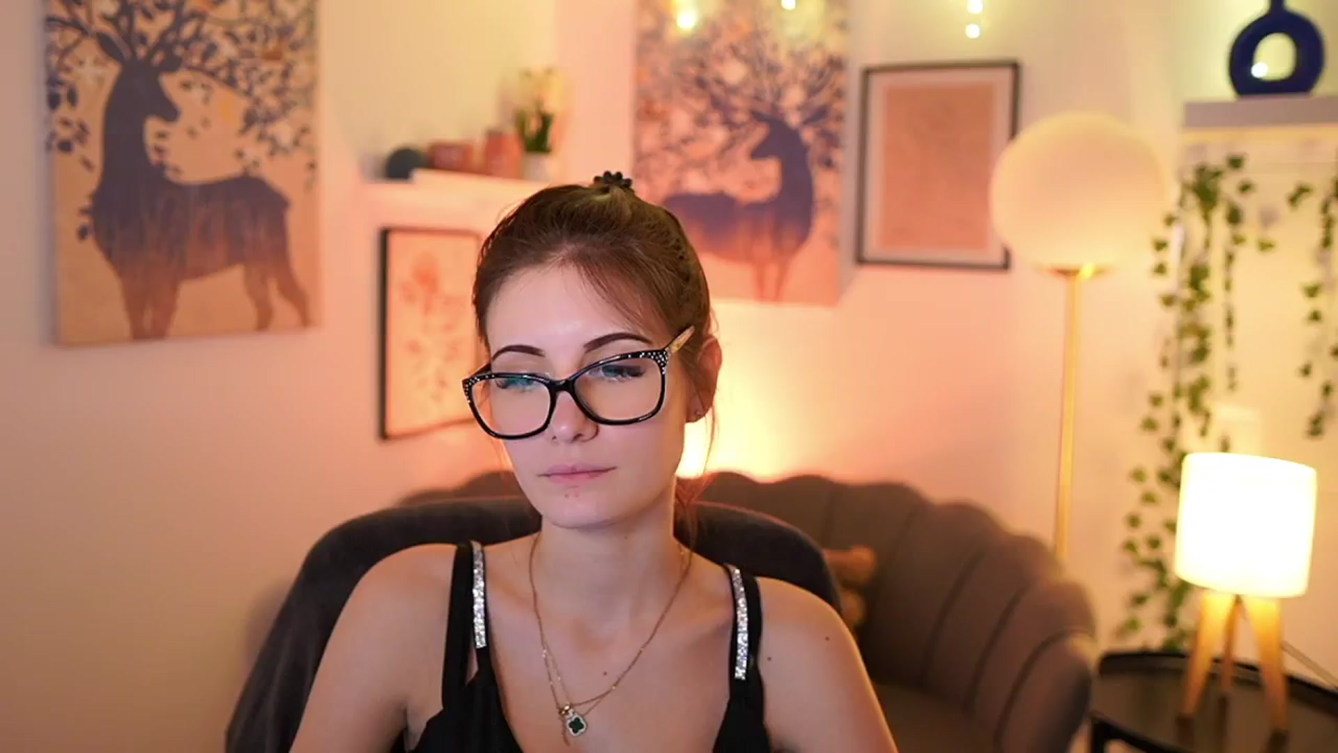 Gallery image thumbnail from Ellie_Shae's myfreecams stream on, 02/02/2025, 19:02 image 9 of 20