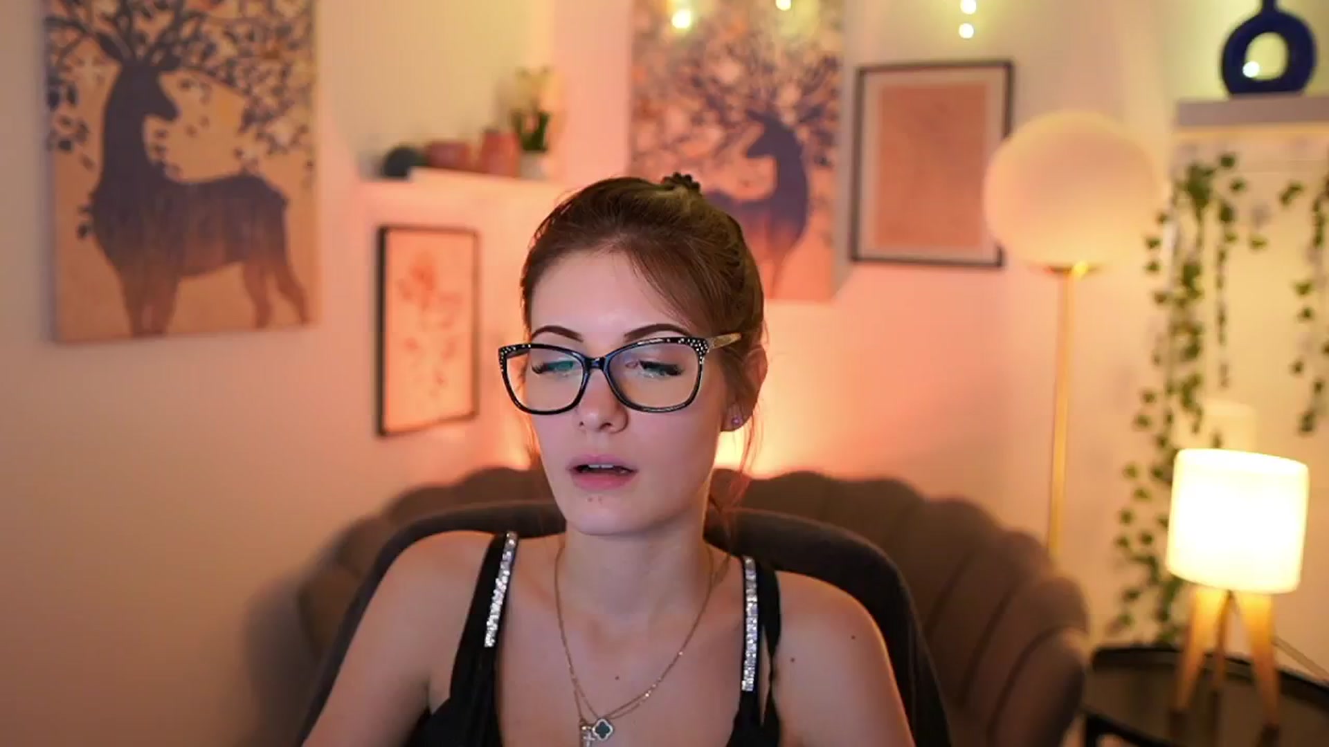 Gallery image thumbnail from Ellie_Shae's myfreecams stream on, 02/02/2025, 19:02 image 13 of 20