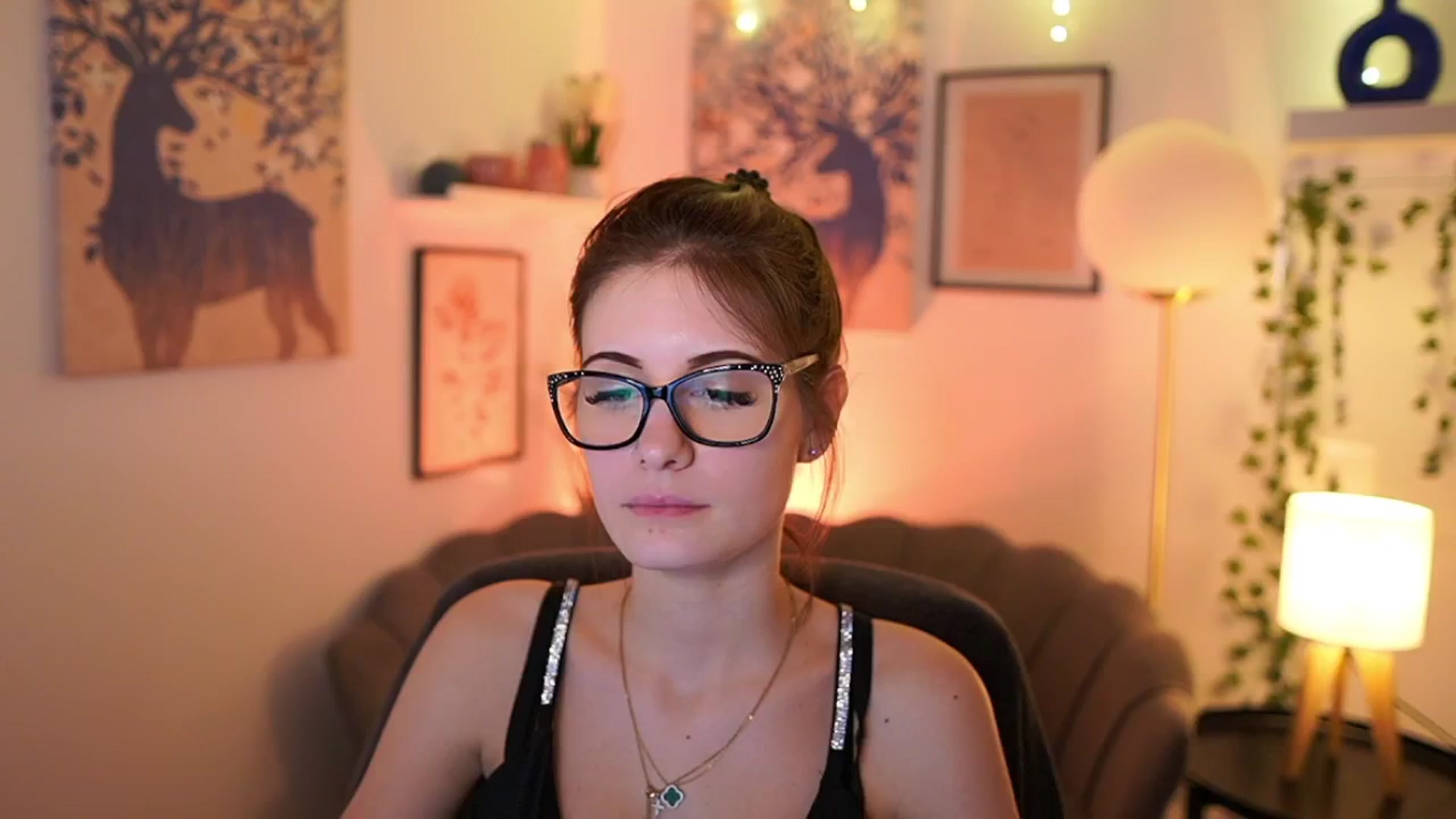 Gallery image thumbnail from Ellie_Shae's myfreecams stream on, 02/02/2025, 19:02 image 12 of 20