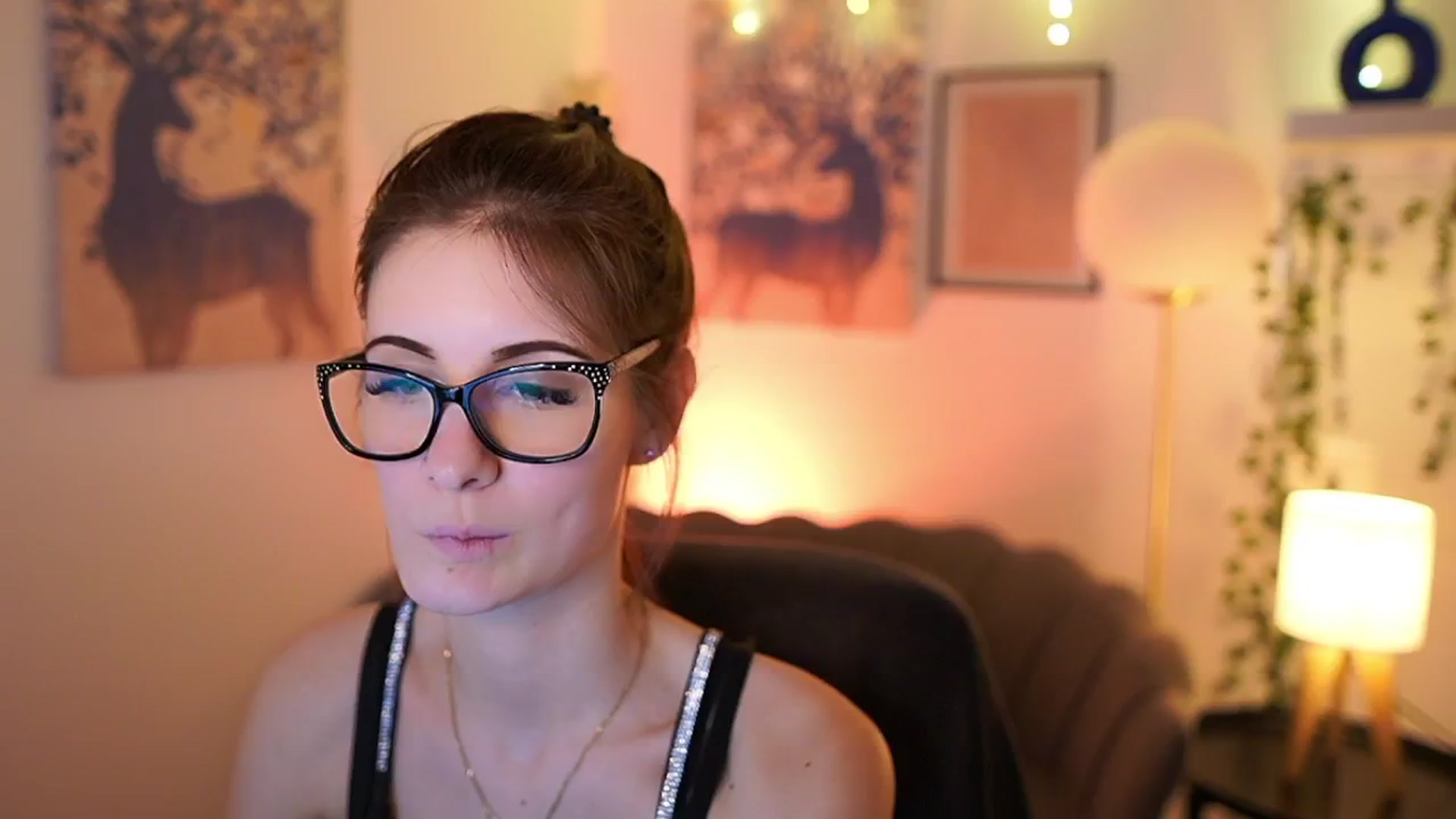 Gallery image thumbnail from Ellie_Shae's myfreecams stream on, 02/02/2025, 19:02 image 17 of 20