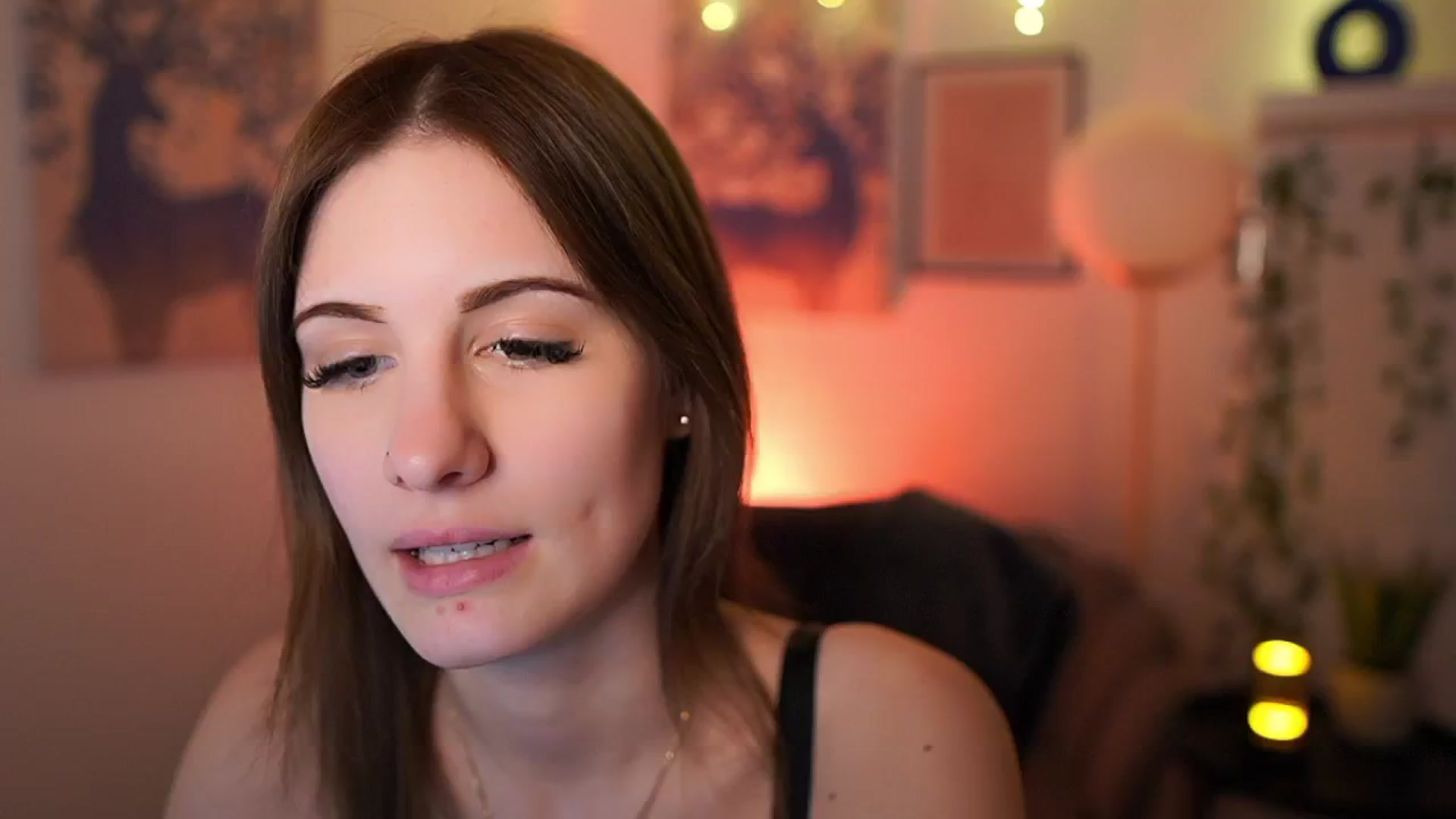 Gallery image thumbnail from Ellie_Shae's myfreecams stream on, 02/04/2025, 14:39 image 10 of 20