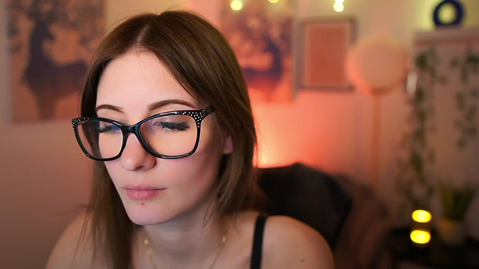 Gallery image thumbnail from Ellie_Shae's myfreecams stream on, 02/04/2025, 15:08 image 5 of 20