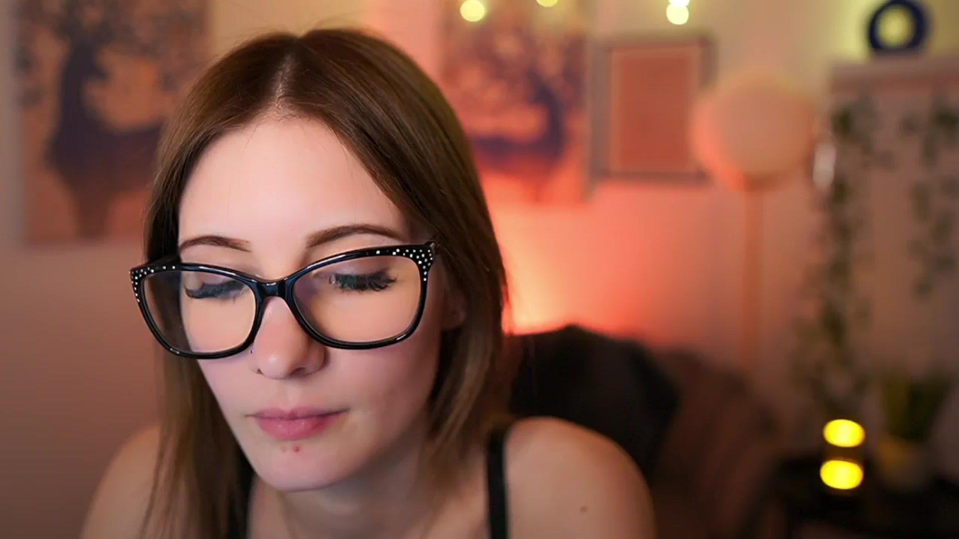 Gallery image thumbnail from Ellie_Shae's myfreecams stream on, 02/04/2025, 15:08 image 1 of 20