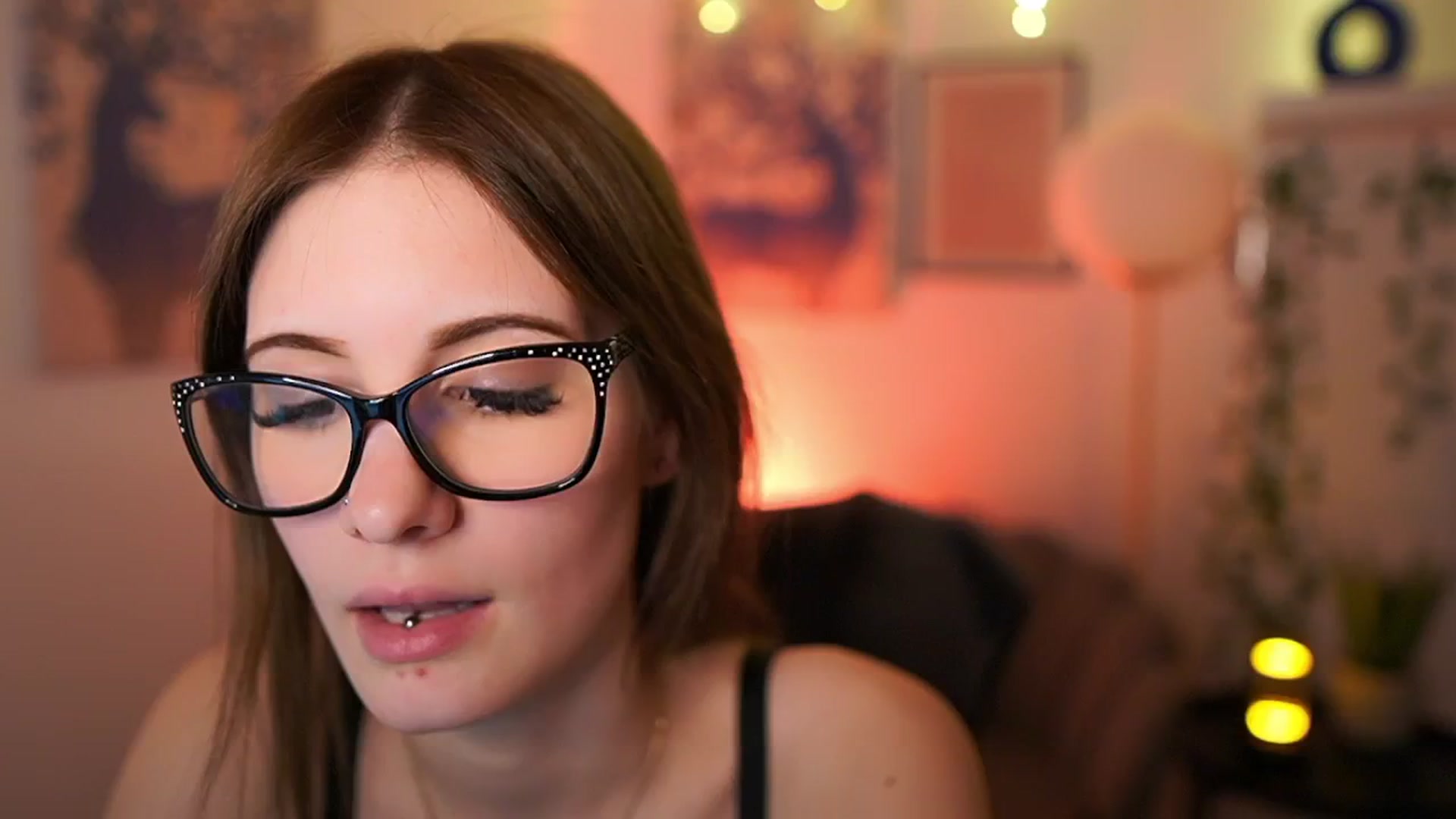 Gallery image thumbnail from Ellie_Shae's myfreecams stream on, 02/04/2025, 15:08 image 2 of 20