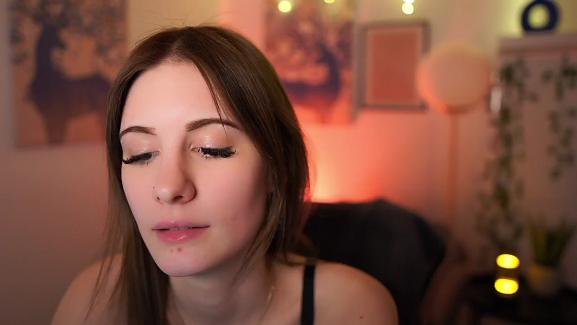 Gallery image thumbnail from Ellie_Shae's myfreecams stream on, 02/04/2025, 15:43 image 18 of 20