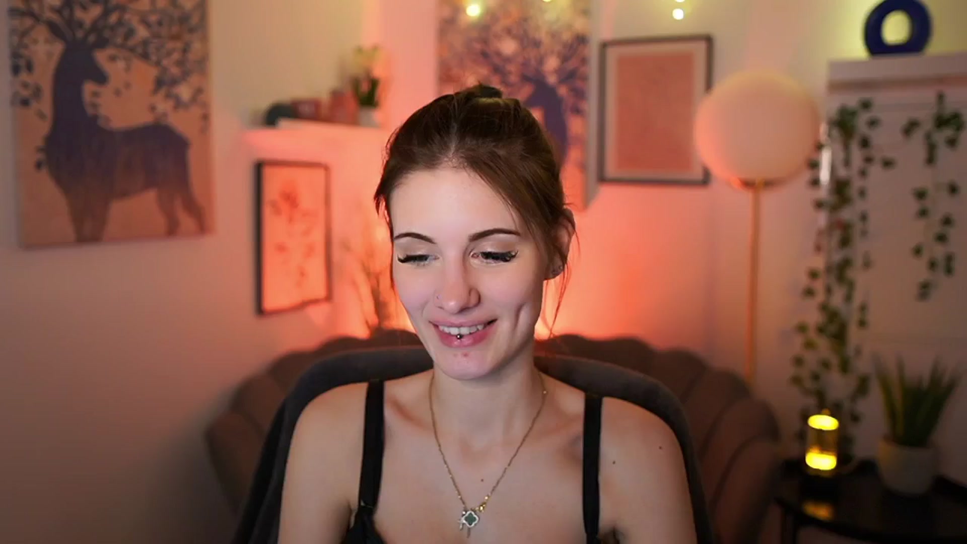 Gallery image thumbnail from Ellie_Shae's myfreecams stream on, 02/05/2025, 14:34 image 15 of 20