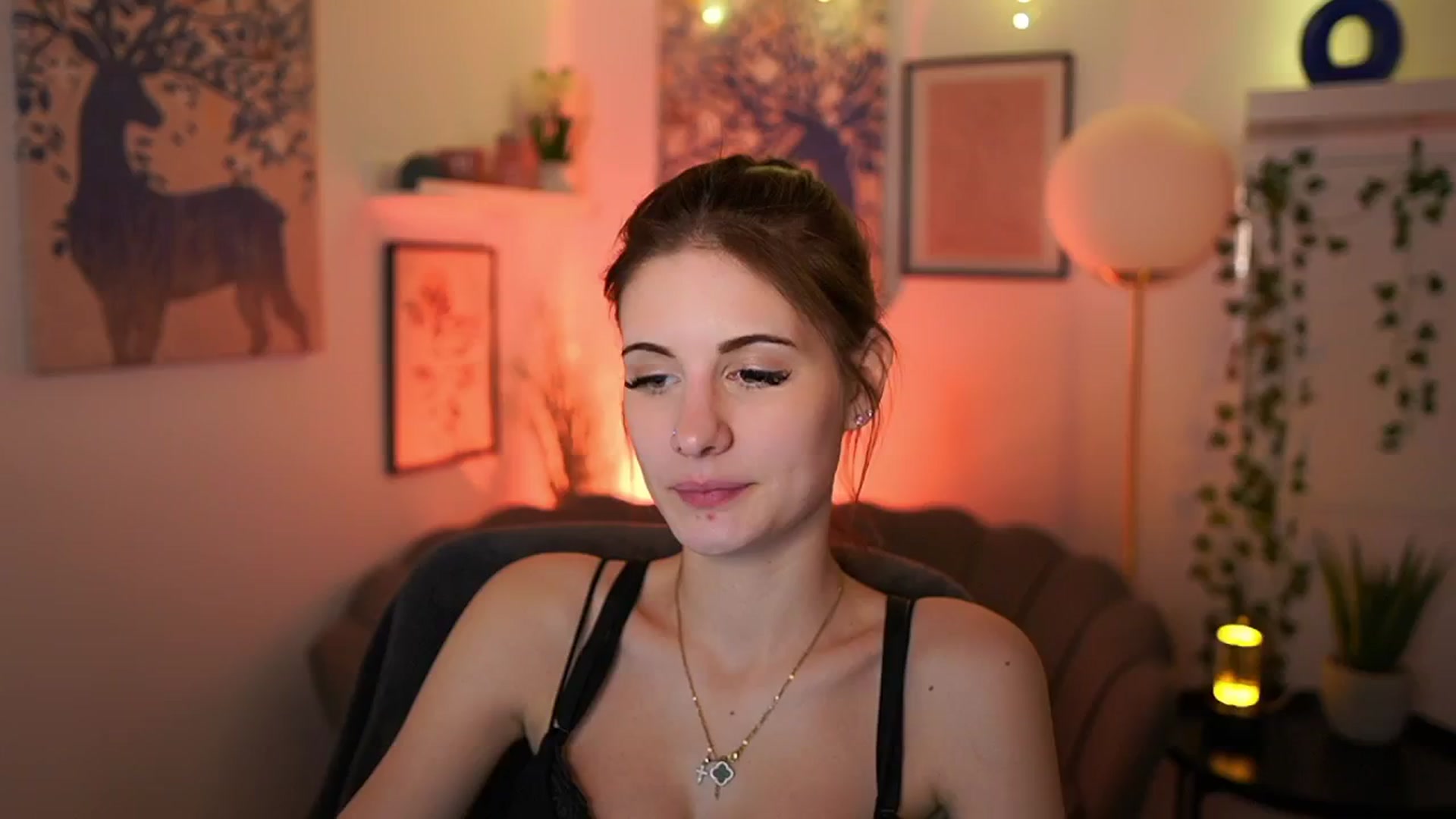 Gallery image thumbnail from Ellie_Shae's myfreecams stream on, 02/05/2025, 14:34 image 10 of 20