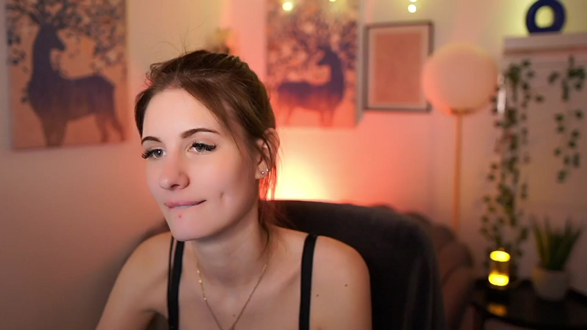 Gallery image thumbnail from Ellie_Shae's myfreecams stream on, 02/05/2025, 16:11 image 1 of 20