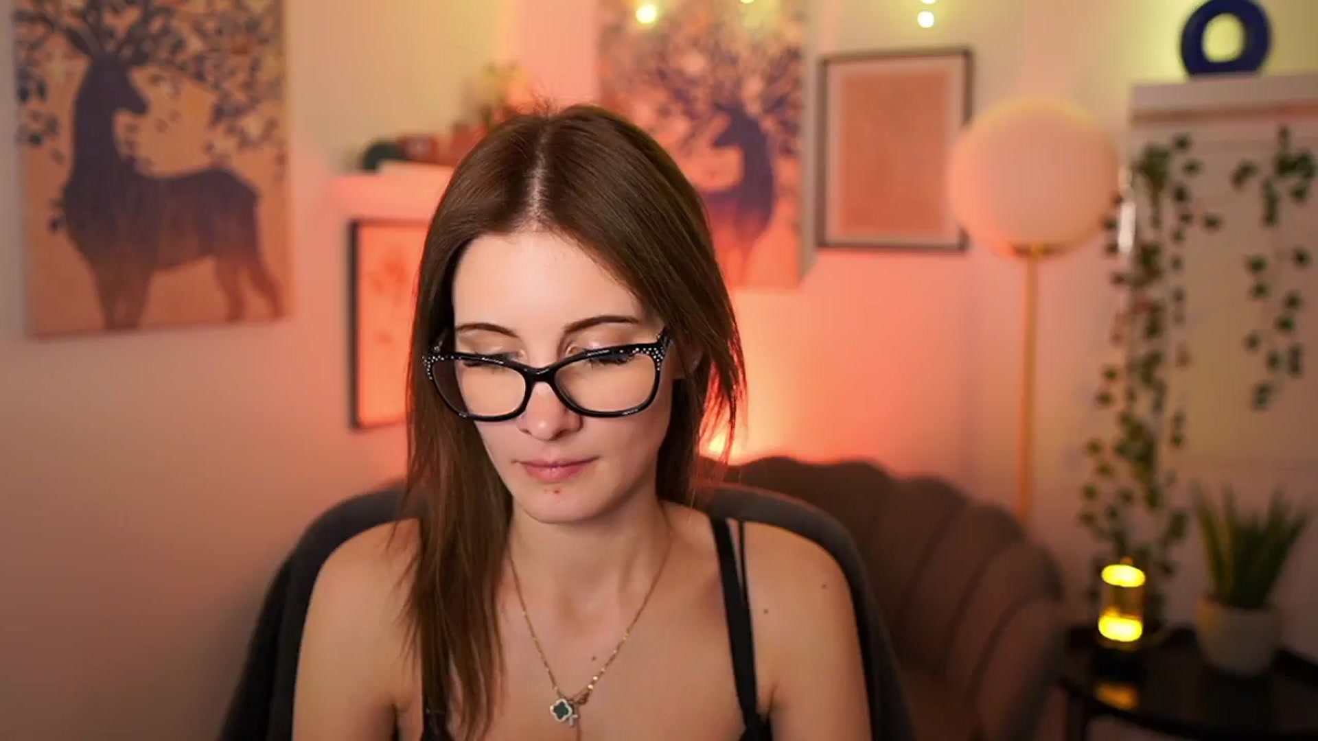 Gallery image thumbnail from Ellie_Shae's myfreecams stream on, 02/05/2025, 18:29 image 6 of 20