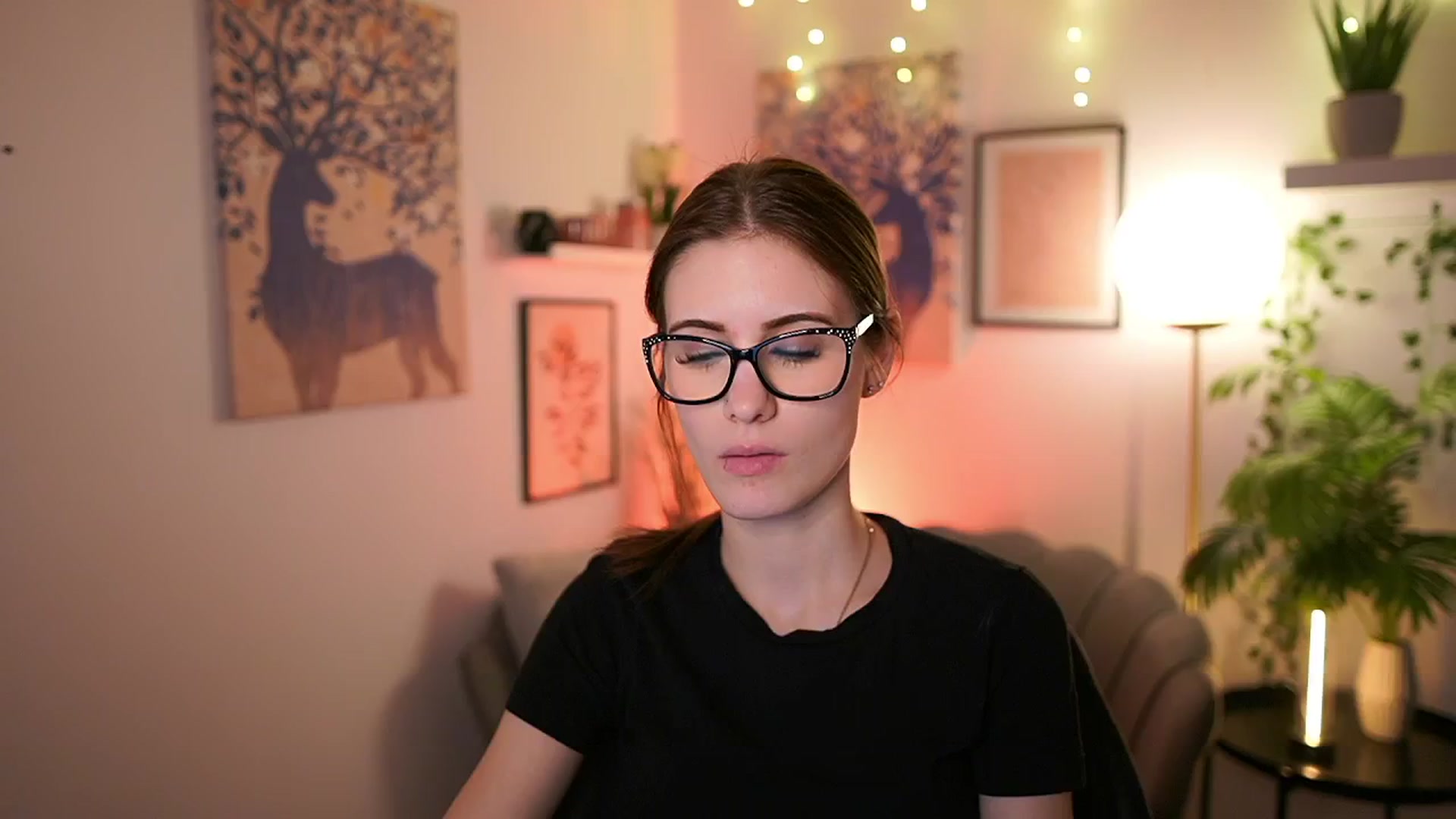 Gallery image thumbnail from Ellie_Shae's myfreecams stream on, 02/18/2025, 15:46 image 3 of 20