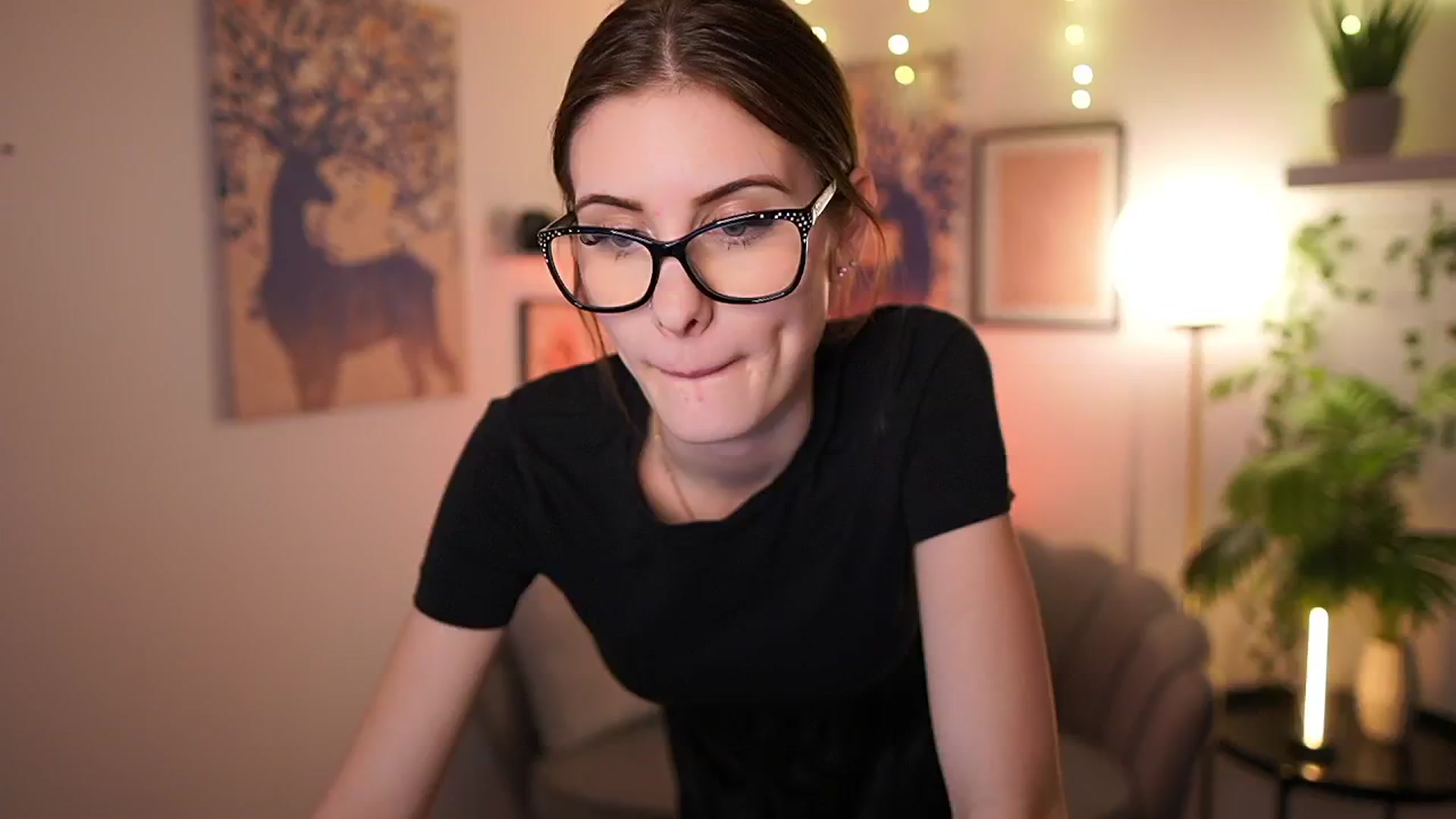 Gallery image thumbnail from Ellie_Shae's myfreecams stream on, 02/18/2025, 15:46 image 11 of 20