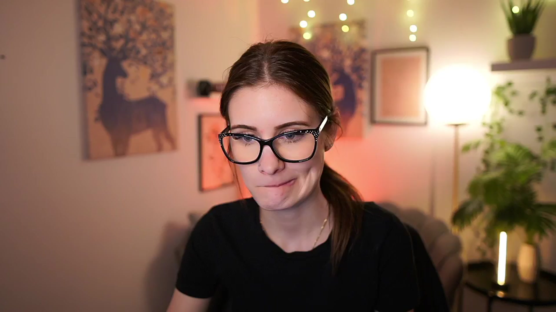 Gallery image thumbnail from Ellie_Shae's myfreecams stream on, 02/18/2025, 15:46 image 1 of 20