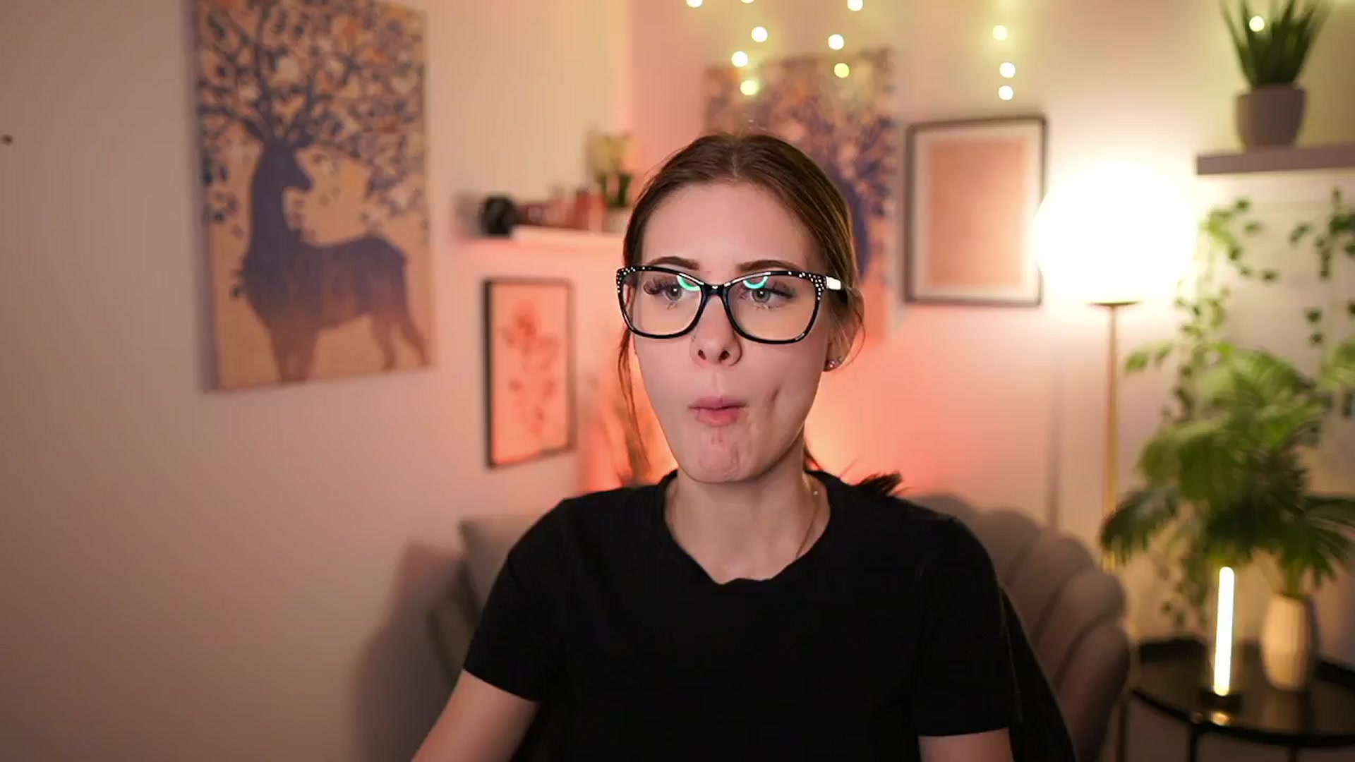 Gallery image thumbnail from Ellie_Shae's myfreecams stream on, 02/18/2025, 15:46 image 2 of 20