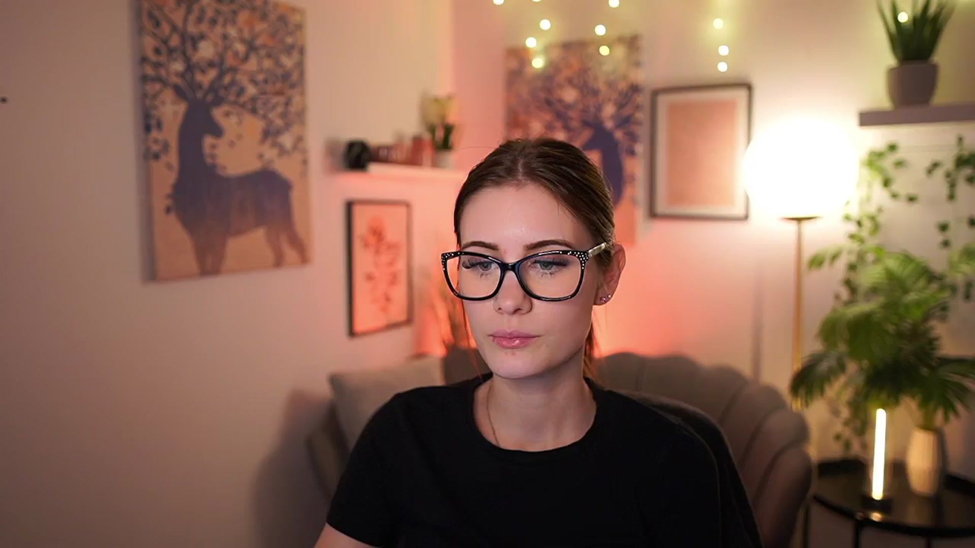 Gallery image thumbnail from Ellie_Shae's myfreecams stream on, 02/18/2025, 17:09 image 10 of 20