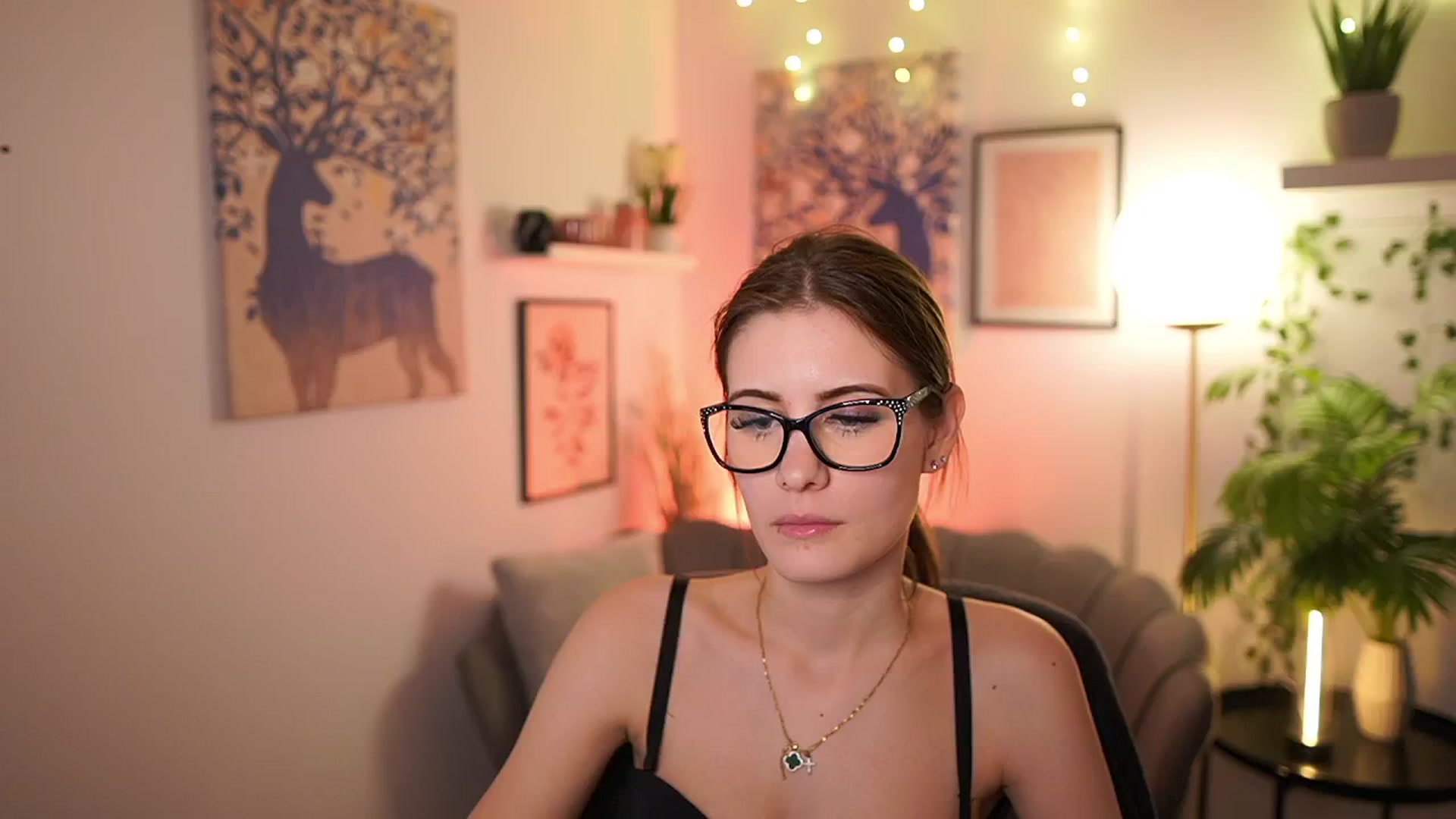 Gallery image thumbnail from Ellie_Shae's myfreecams stream on, 02/18/2025, 18:39 image 19 of 20