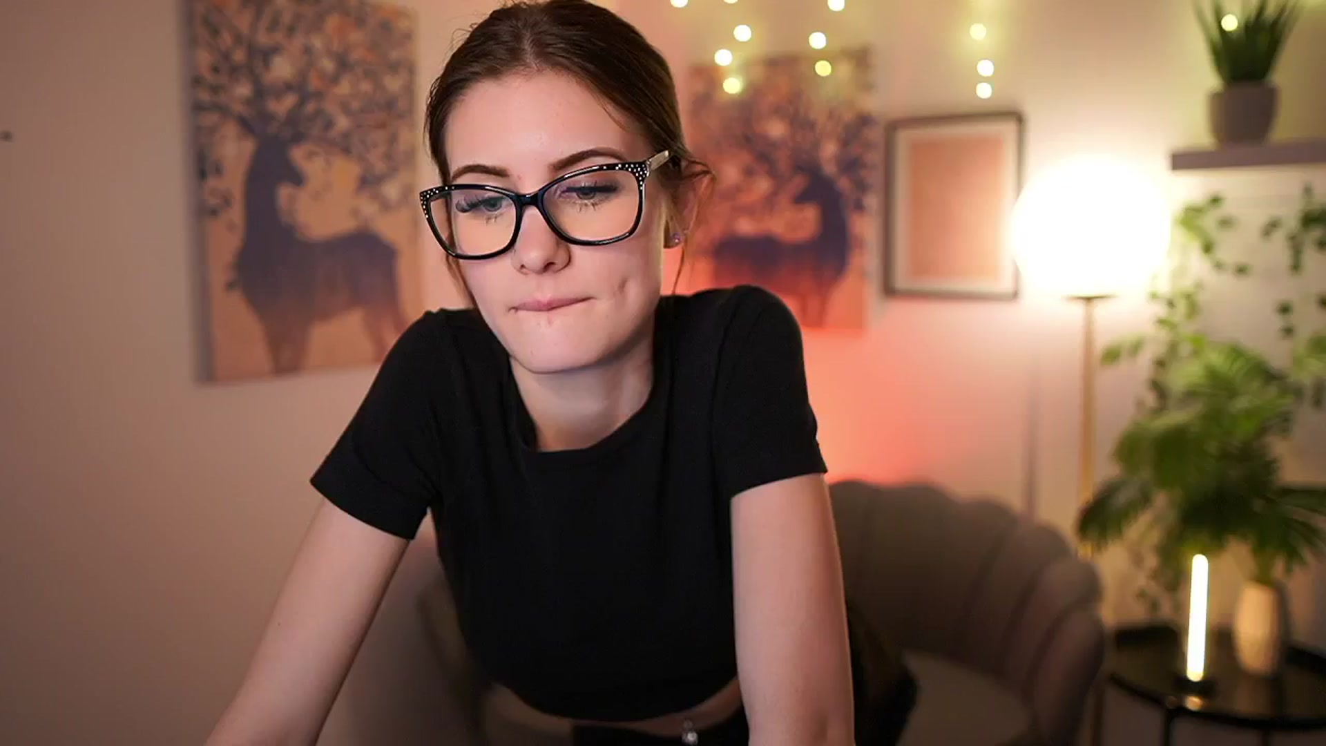 Gallery image thumbnail from Ellie_Shae's myfreecams stream on, 02/18/2025, 18:39 image 5 of 20