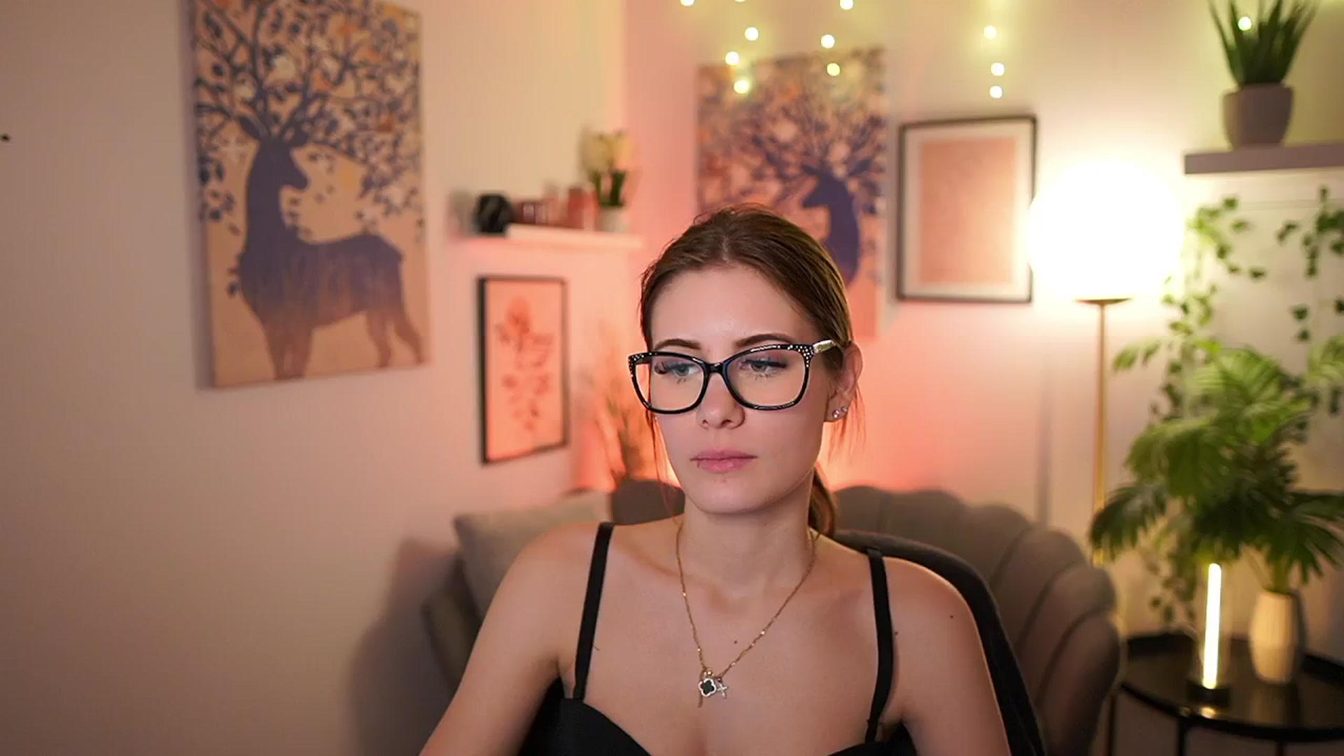 Gallery image thumbnail from Ellie_Shae's myfreecams stream on, 02/18/2025, 18:39 image 16 of 20