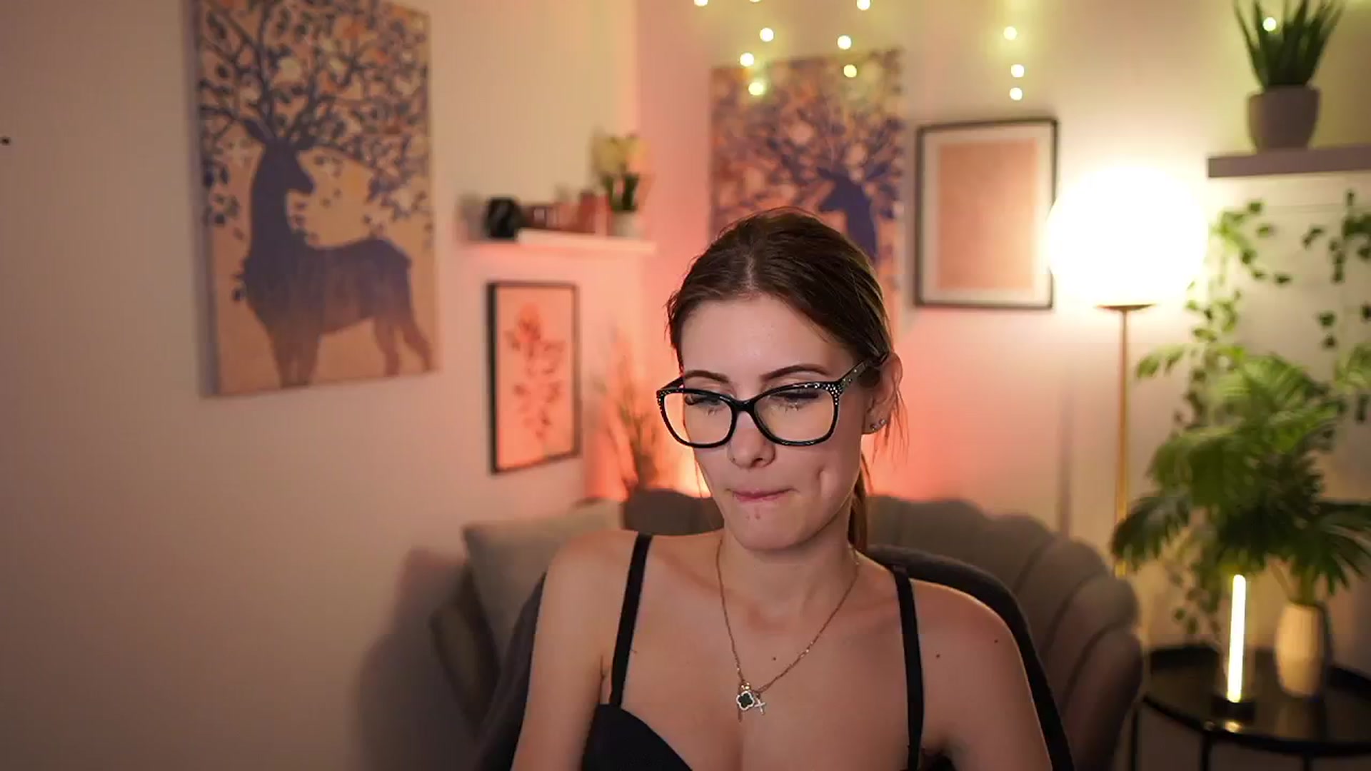 Gallery image thumbnail from Ellie_Shae's myfreecams stream on, 02/18/2025, 18:39 image 17 of 20