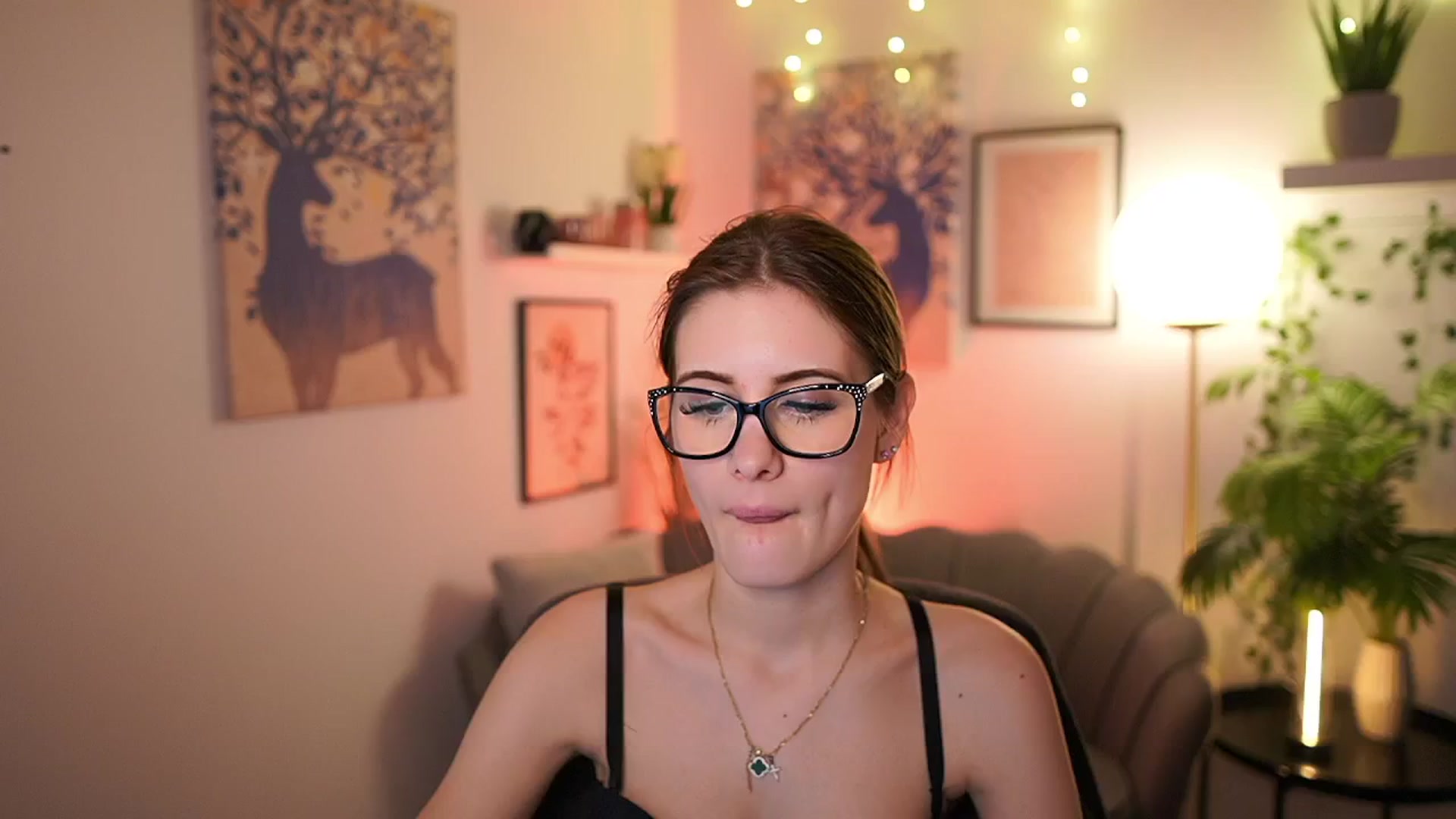 Gallery image thumbnail from Ellie_Shae's myfreecams stream on, 02/18/2025, 18:39 image 15 of 20