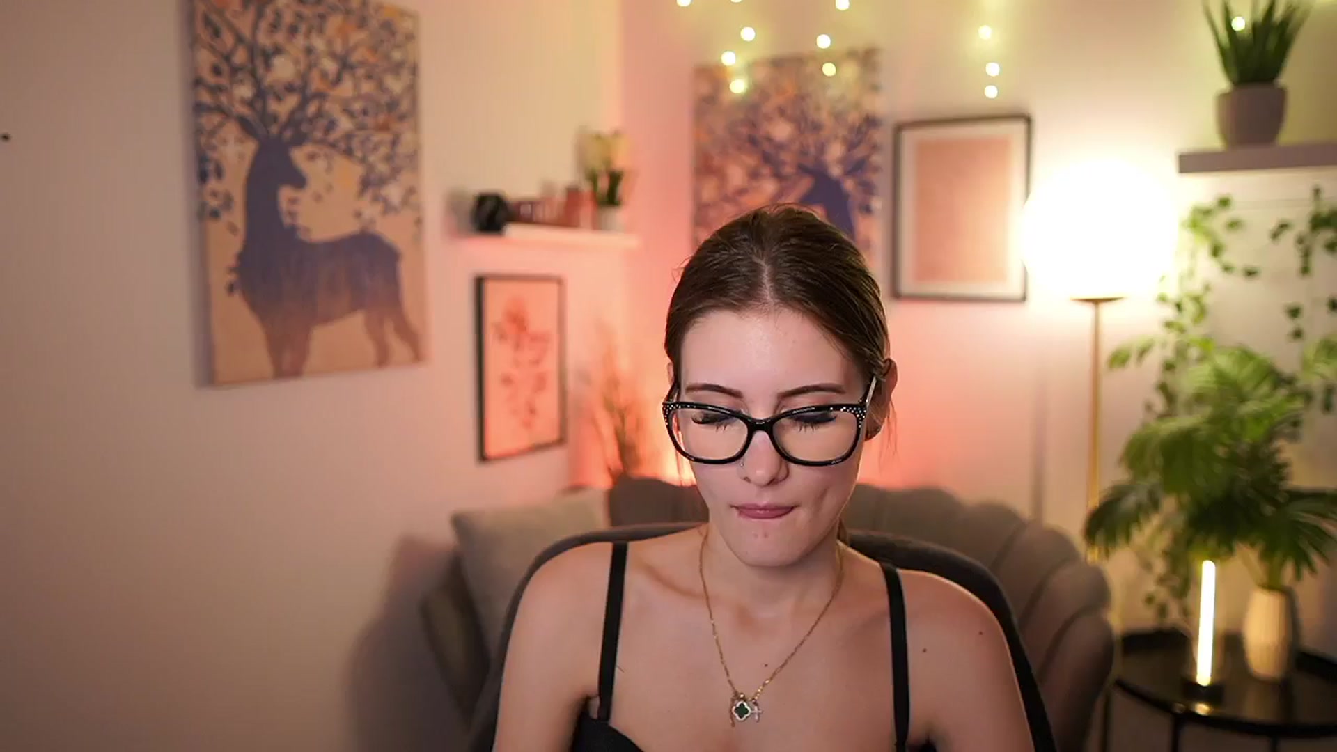 Gallery image thumbnail from Ellie_Shae's myfreecams stream on, 02/18/2025, 18:39 image 18 of 20