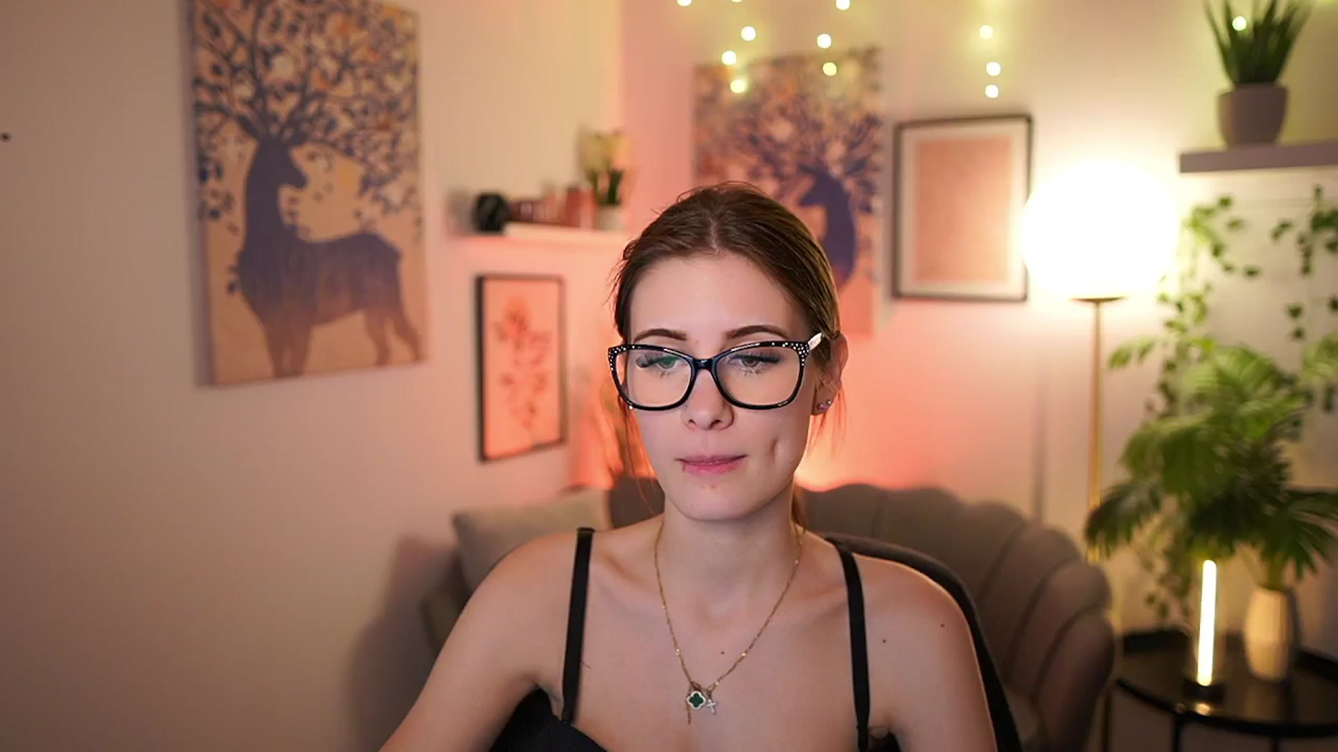 Gallery image thumbnail from Ellie_Shae's myfreecams stream on, 02/18/2025, 18:39 image 14 of 20