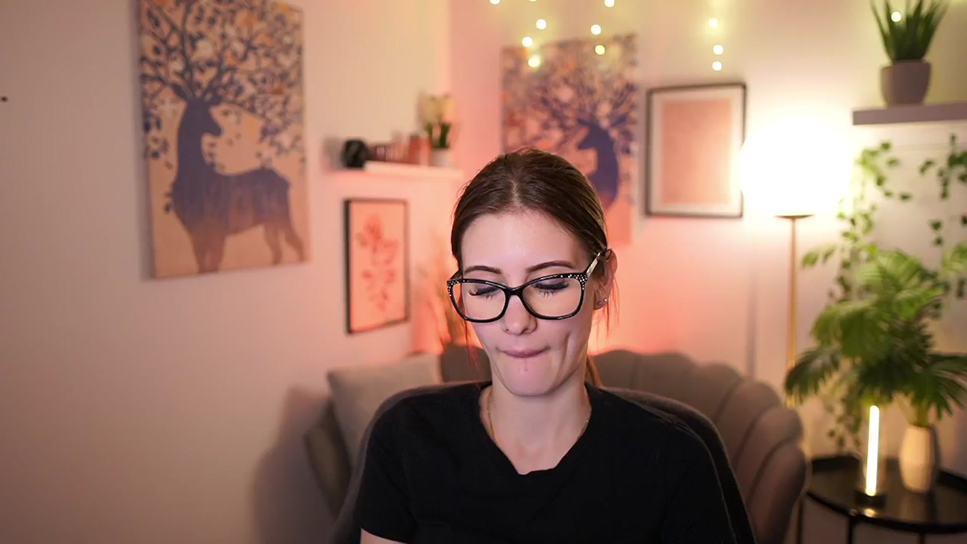 Gallery image thumbnail from Ellie_Shae's myfreecams stream on, 02/18/2025, 19:04 image 2 of 20