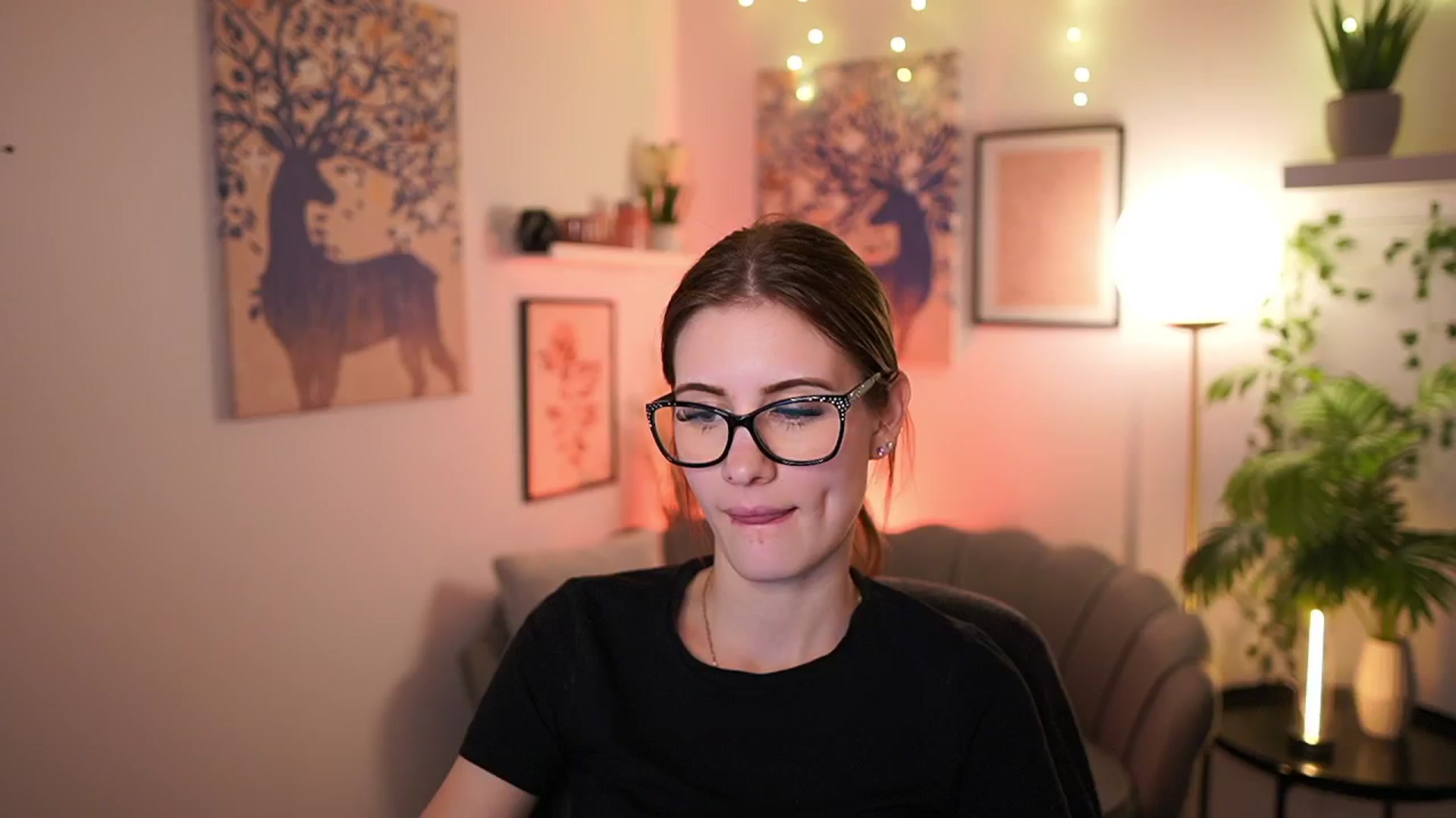 Gallery image thumbnail from Ellie_Shae's myfreecams stream on, 02/18/2025, 19:04 image 17 of 20