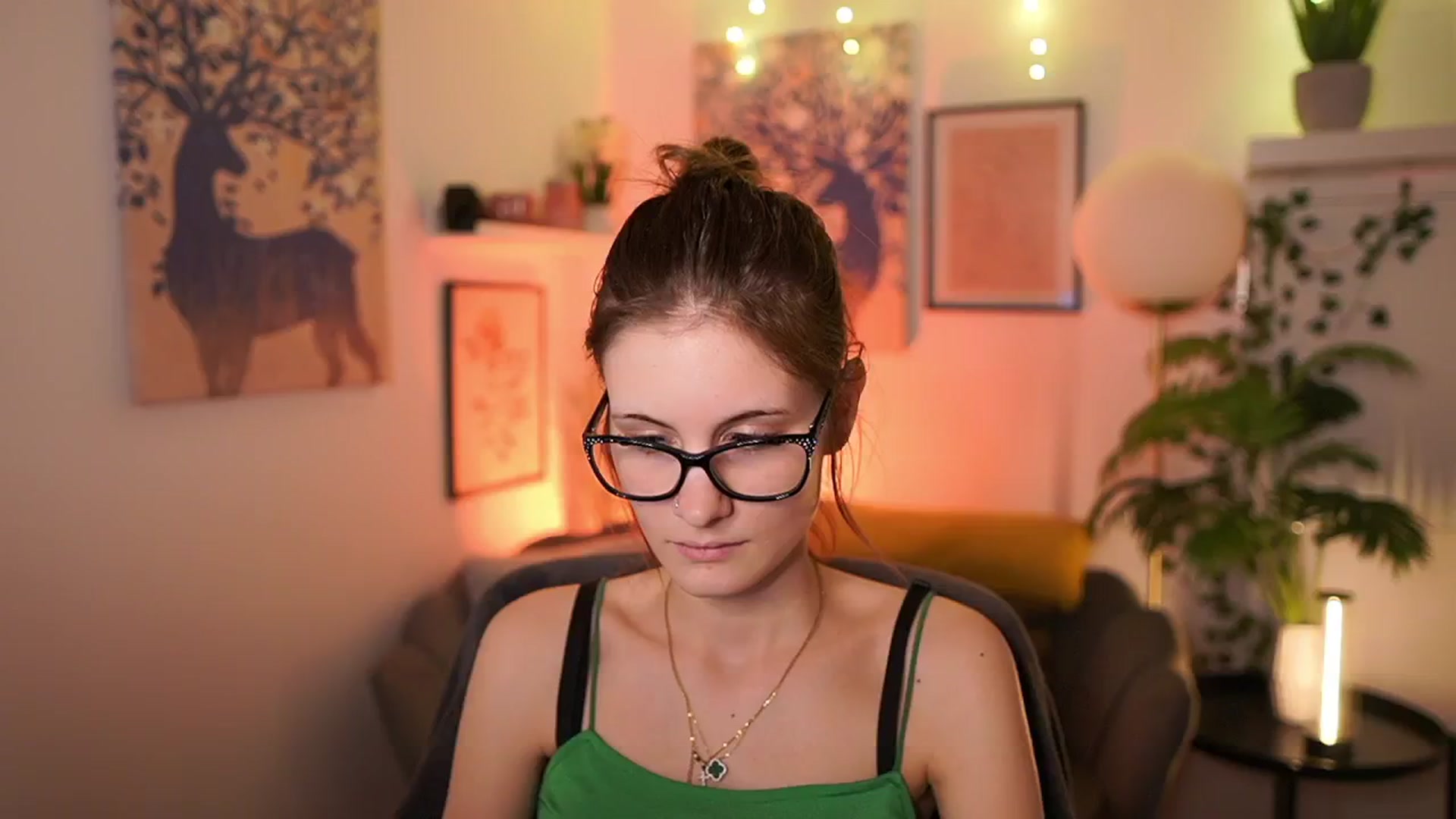 Gallery image thumbnail from Ellie_Shae's myfreecams stream on, 02/25/2025, 17:28 image 1 of 20