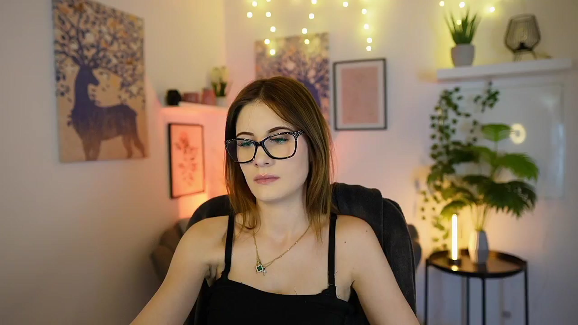 Gallery image thumbnail from Ellie_Shae's myfreecams stream on, 03/12/2025, 16:17 image 13 of 20