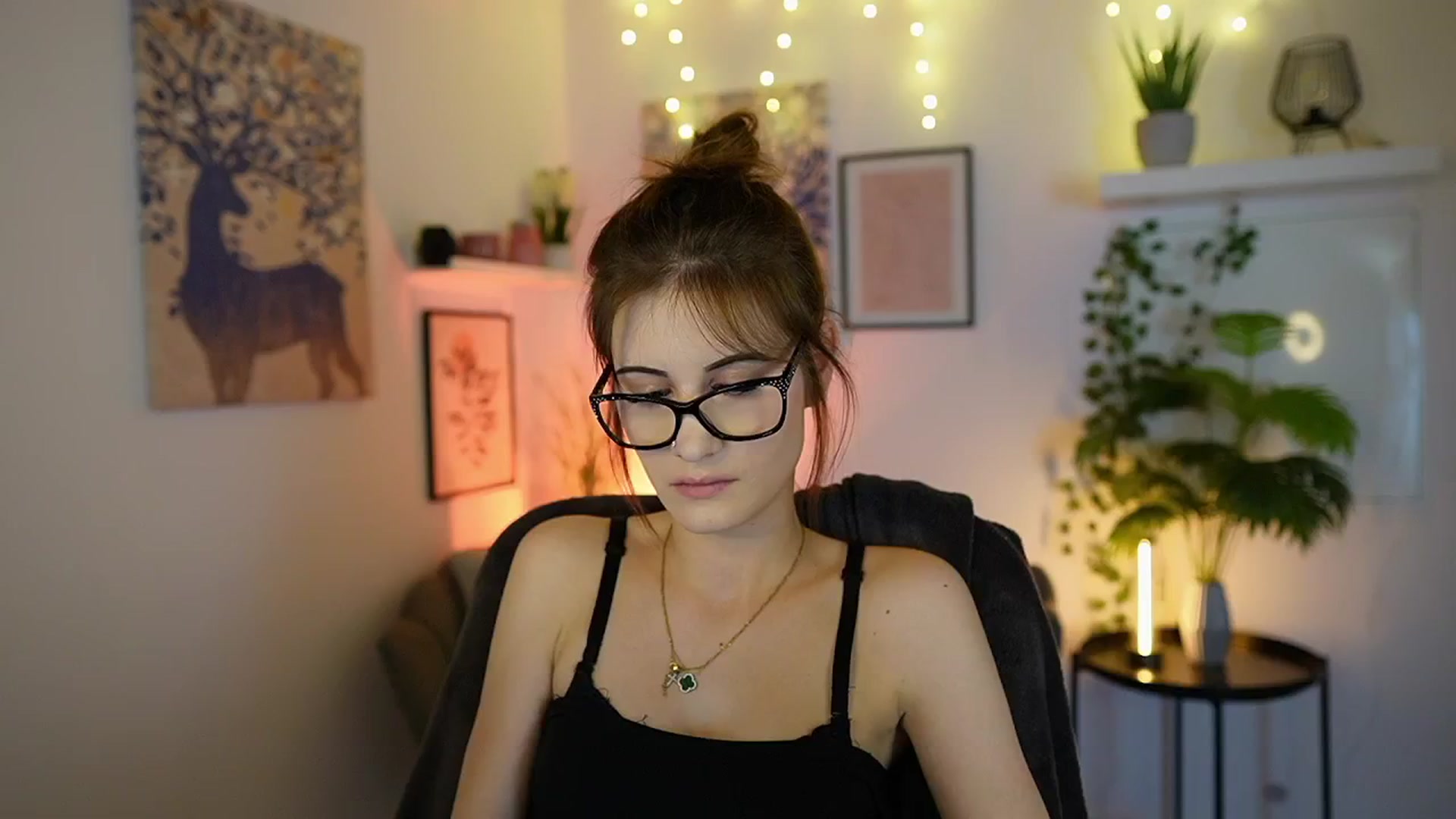 Gallery image thumbnail from Ellie_Shae's myfreecams stream on, 03/12/2025, 17:12 image 16 of 20