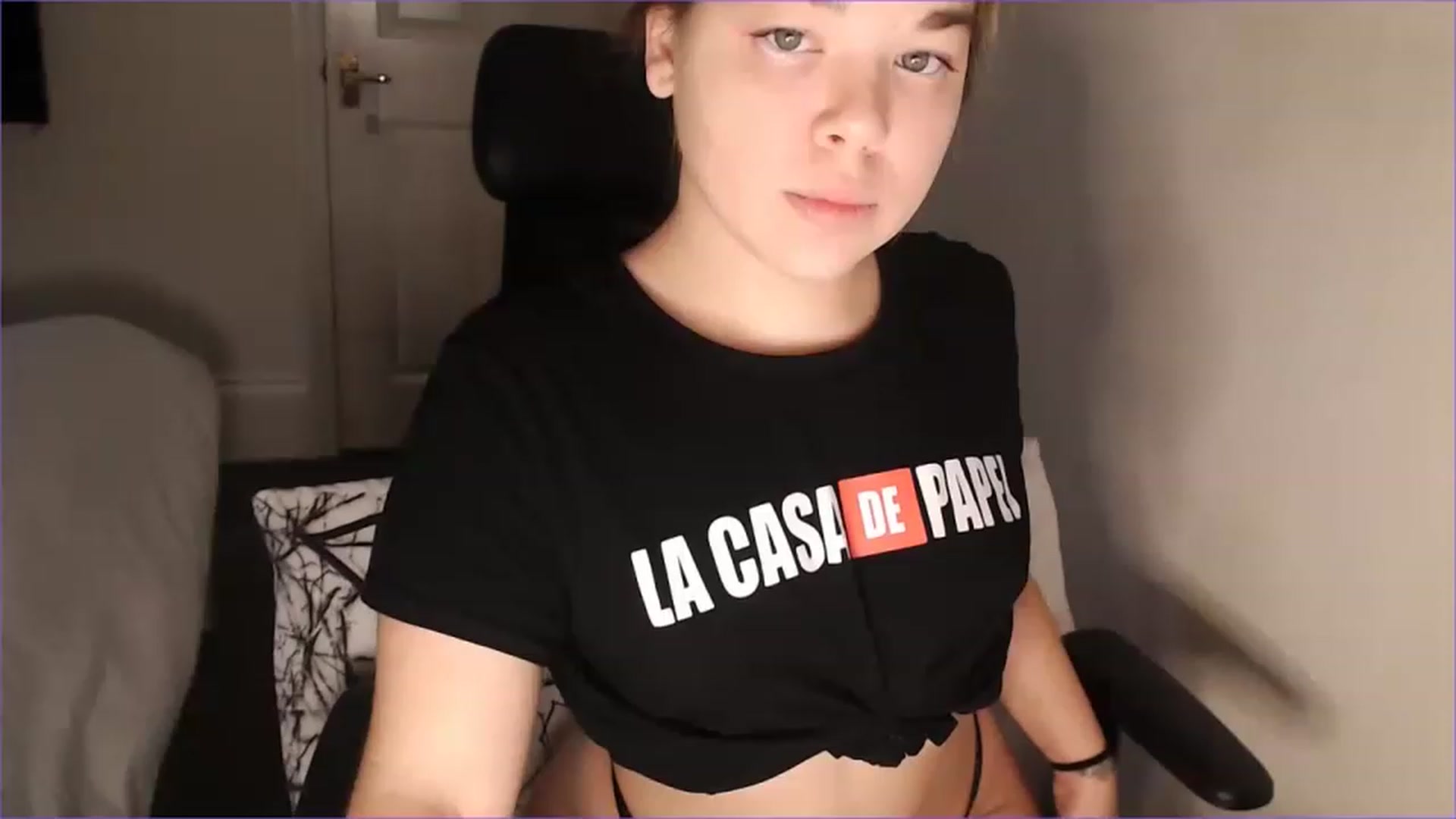 Gallery image thumbnail from Ellie_Sparkle's myfreecams stream on, 12/05/2022, 12:06 image 3 of 20