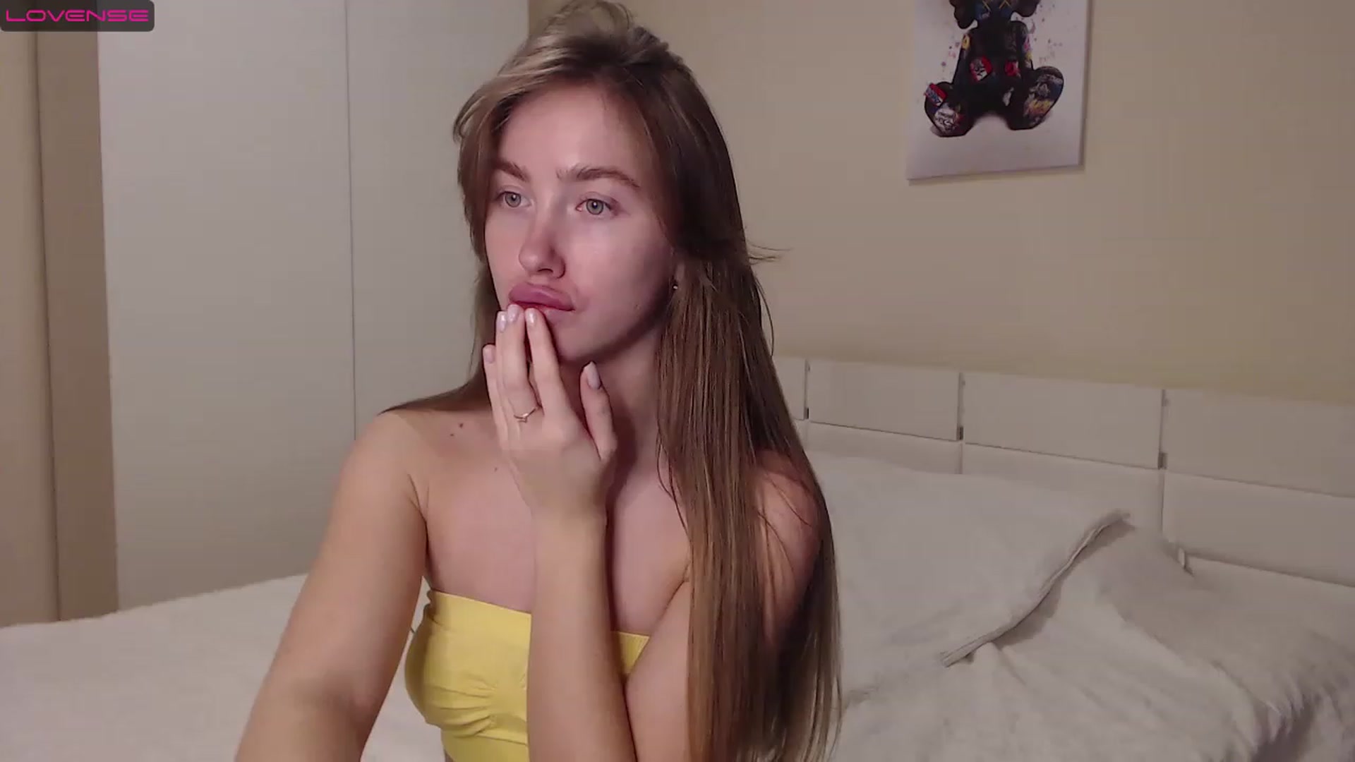 Gallery image thumbnail from Ellie_Young's myfreecams stream on, 12/25/2022, 20:27 image 5 of 20