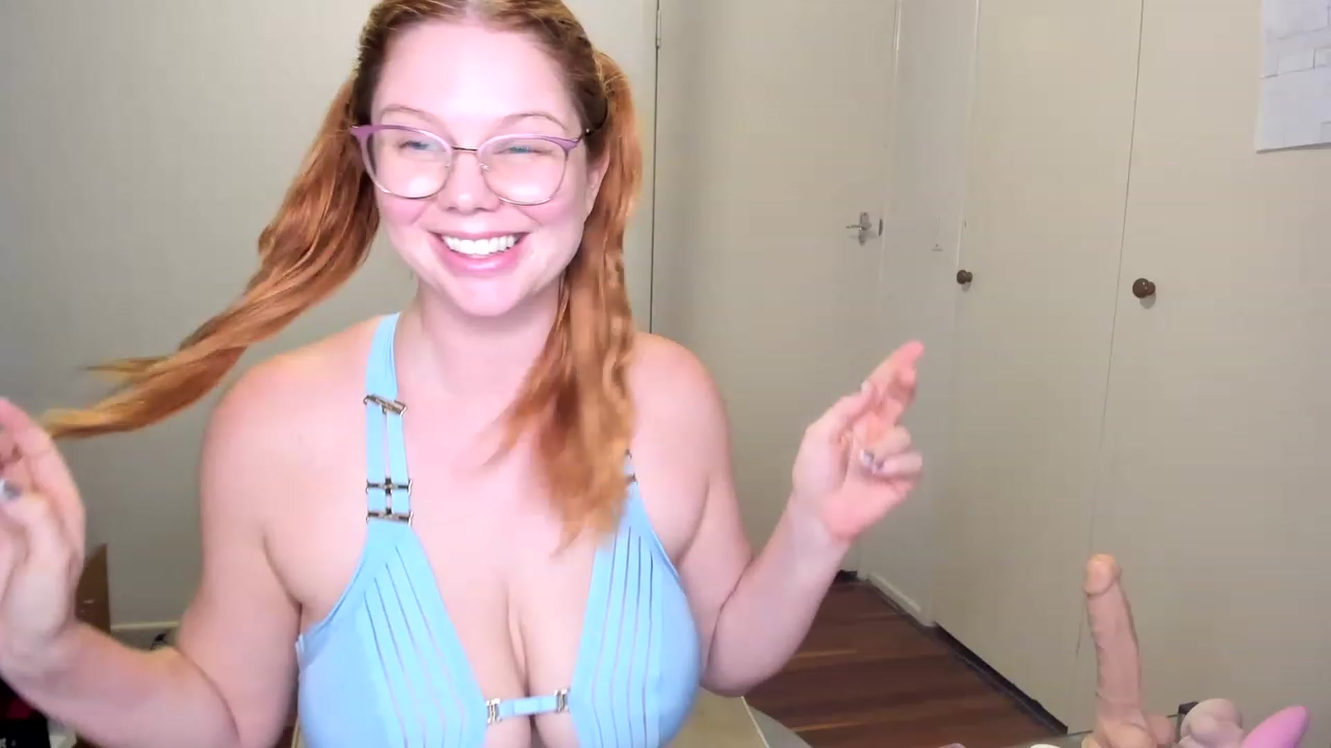 Gallery image thumbnail from Ellie_zena's myfreecams stream on, 12/11/2022, 12:11 image 16 of 20