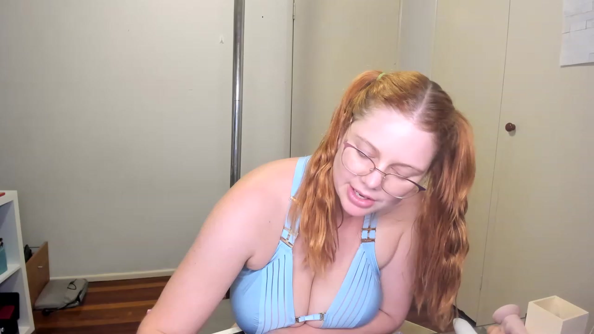 Gallery image thumbnail from Ellie_zena's myfreecams stream on, 12/11/2022, 12:11 image 7 of 20