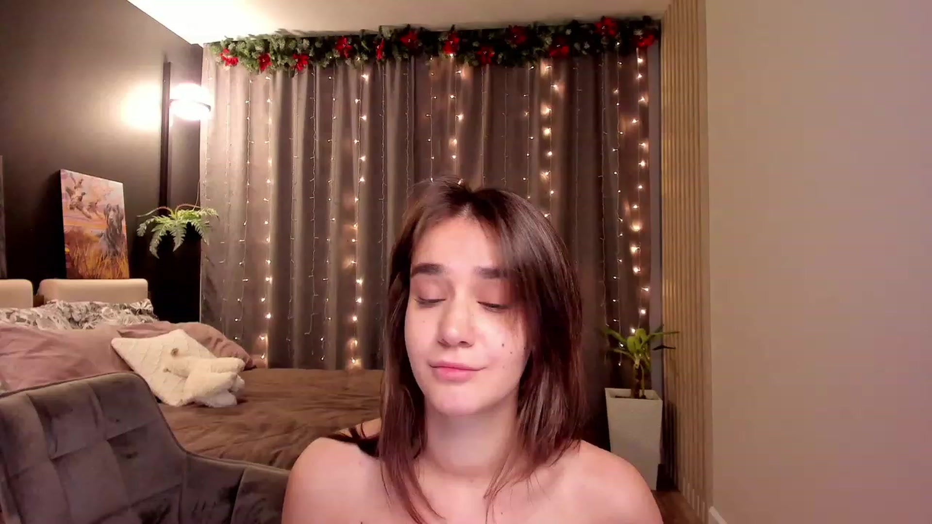 Gallery image thumbnail from Ellies_Smile's myfreecams stream on, 12/23/2022, 17:55 image 14 of 20