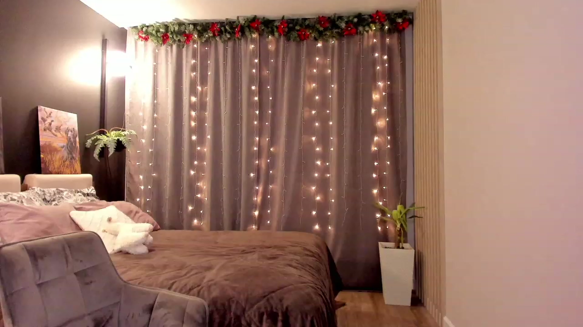 Gallery image thumbnail from Ellies_Smile's myfreecams stream on, 12/23/2022, 17:55 image 10 of 20