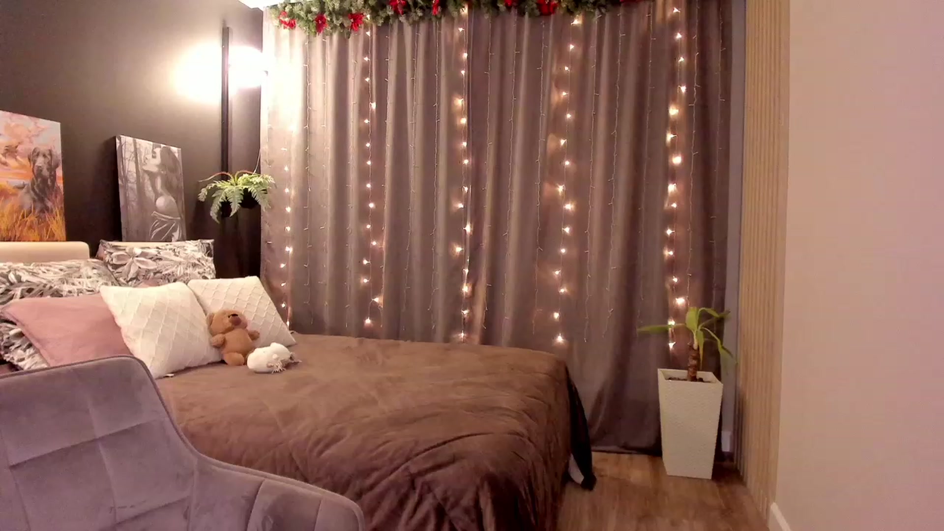 Gallery image thumbnail from Ellies_Smile's myfreecams stream on, 01/09/2023, 16:50 image 12 of 20