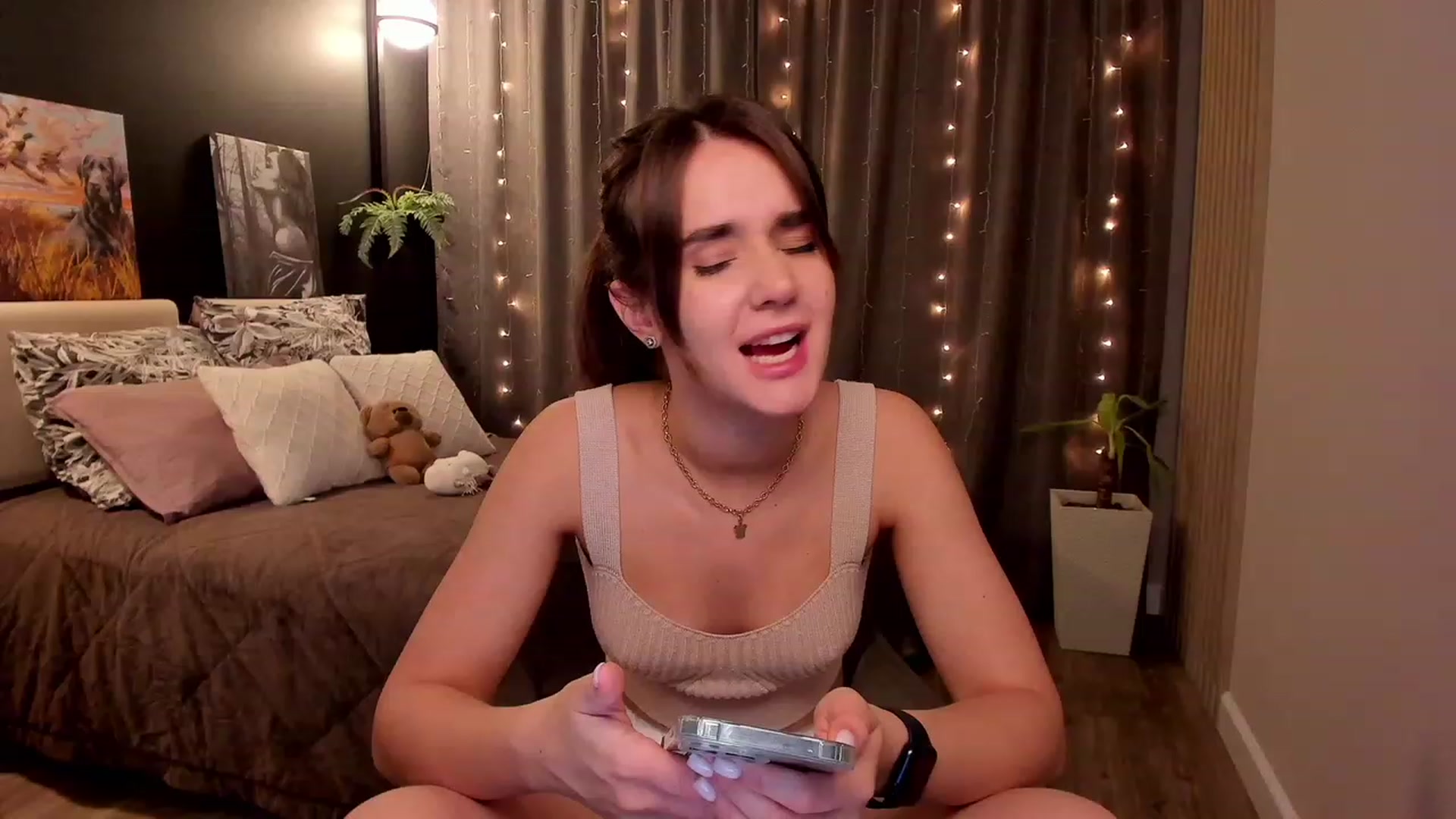 Gallery image thumbnail from Ellies_Smile's myfreecams stream on, 01/09/2023, 17:28 image 5 of 20