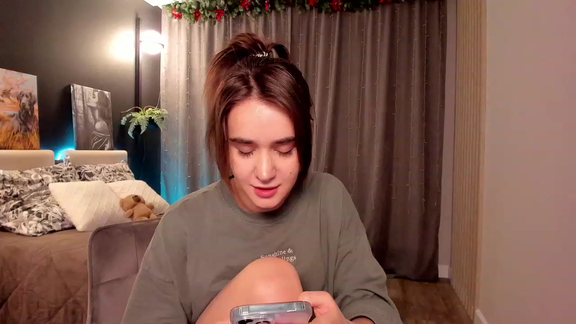 Gallery image thumbnail from Ellies_Smile's myfreecams stream on, 01/13/2023, 14:23 image 3 of 20