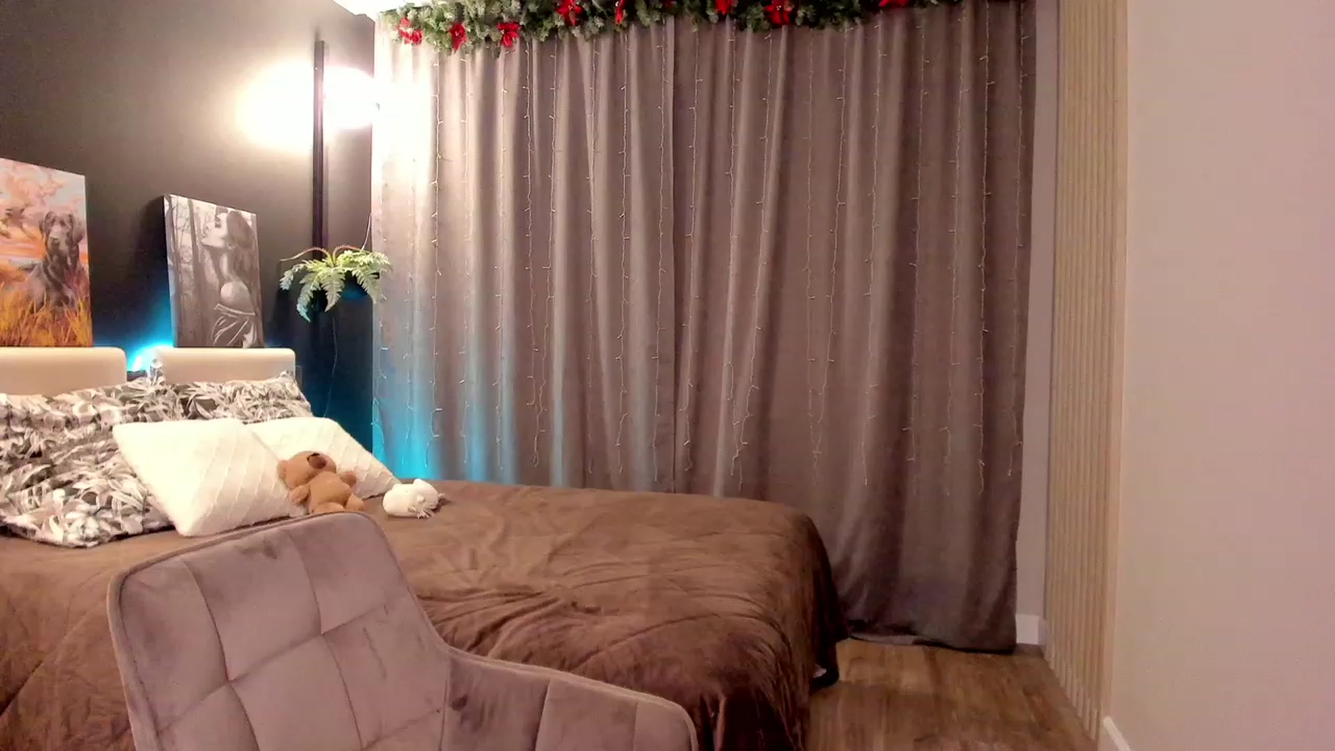 Gallery image thumbnail from Ellies_Smile's myfreecams stream on, 01/13/2023, 14:23 image 9 of 20