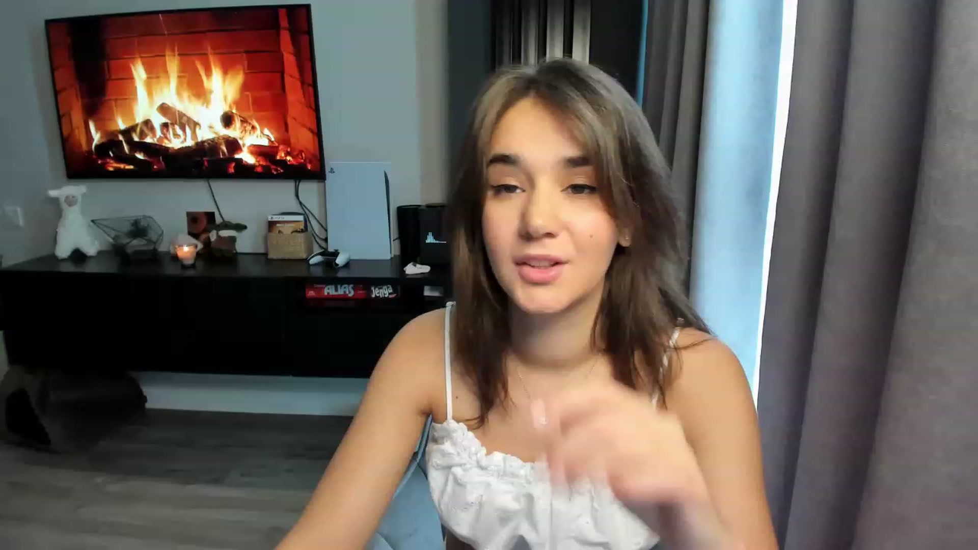 Gallery image thumbnail from Ellies_Smile's myfreecams stream on, 03/06/2023, 13:38 image 8 of 20